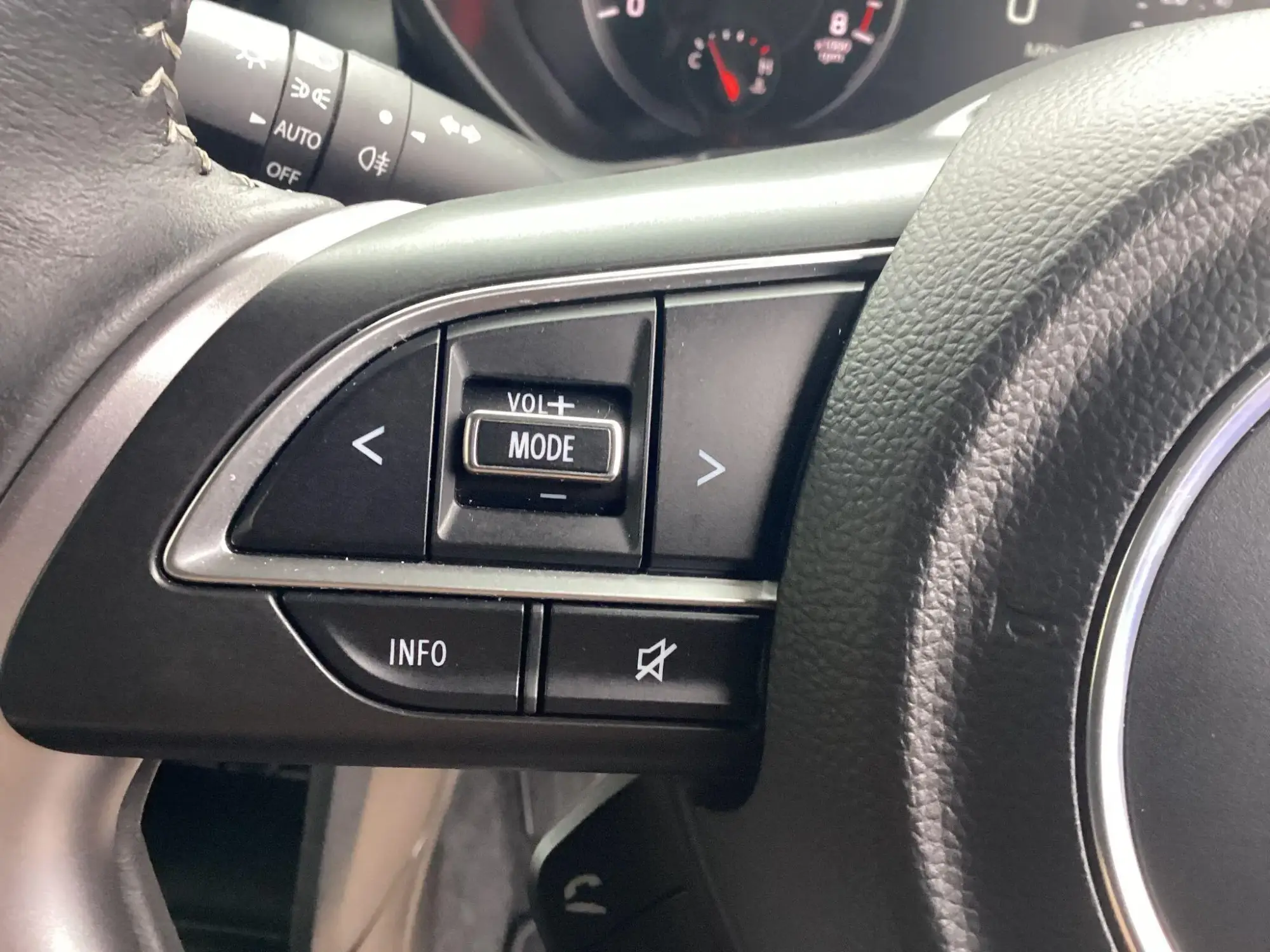 Suzuki Swift Image 16