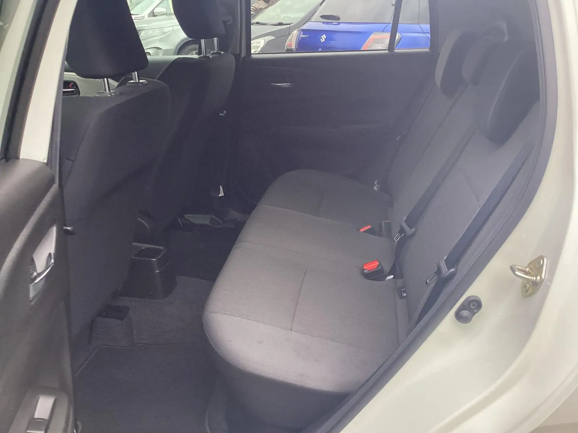 Suzuki Swift Image 35