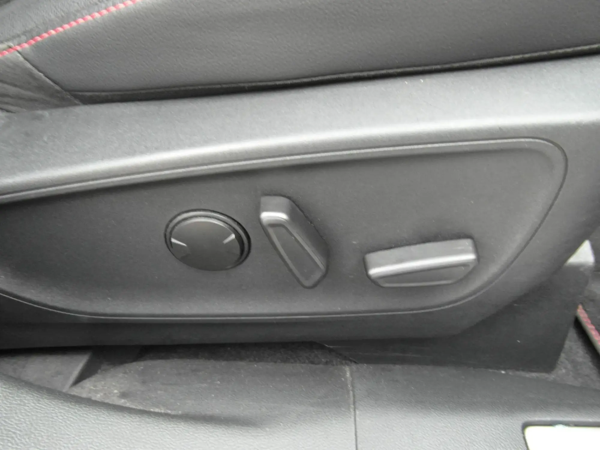 Ford Kuga Plug-In Hybrid Image 28 Ford Kuga Plug-In Hybrid Image 28