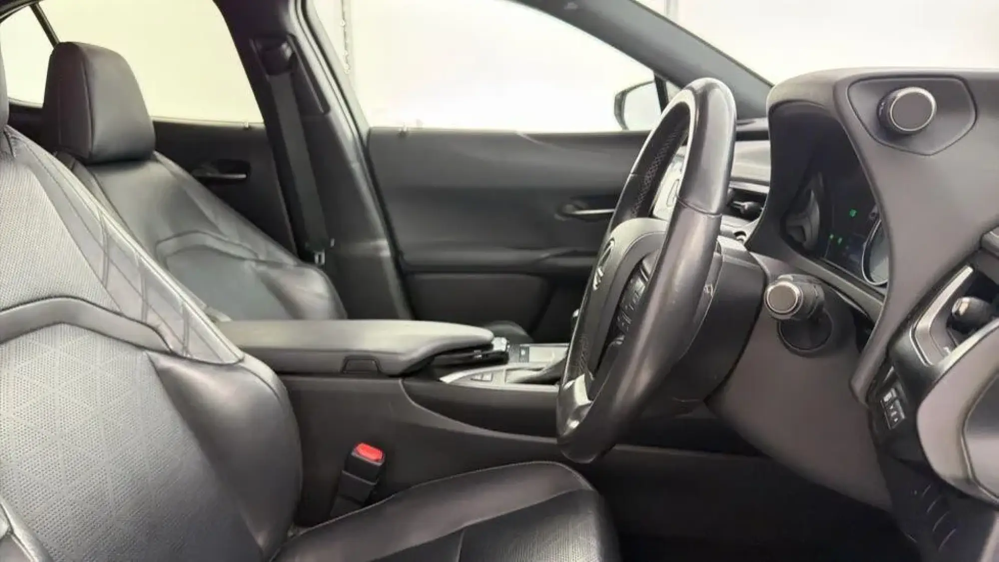 Lexus UX Self-Charging Hybrid Image 11 Lexus UX Self-Charging Hybrid Image 11