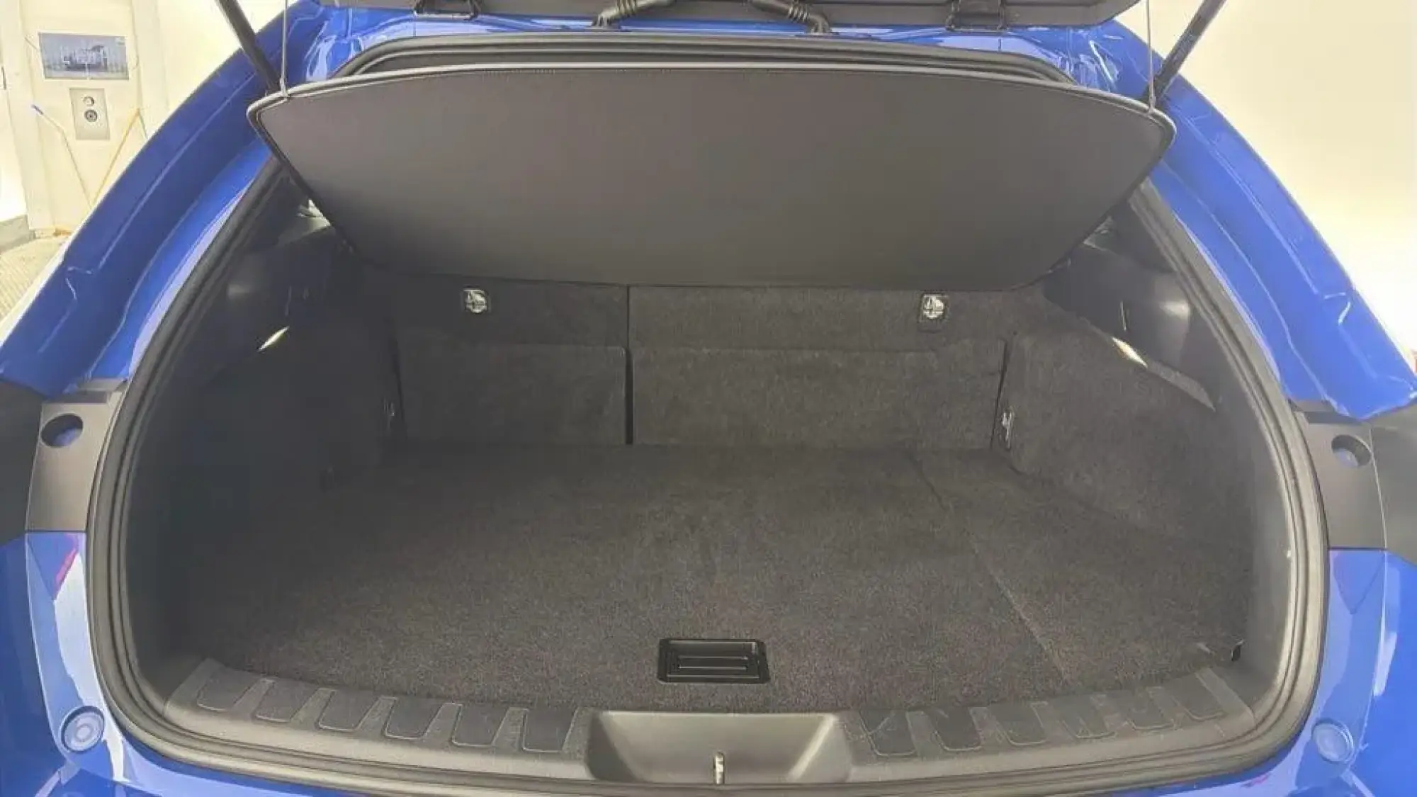 Lexus UX Self-Charging Hybrid Image 20 Lexus UX Self-Charging Hybrid Image 20