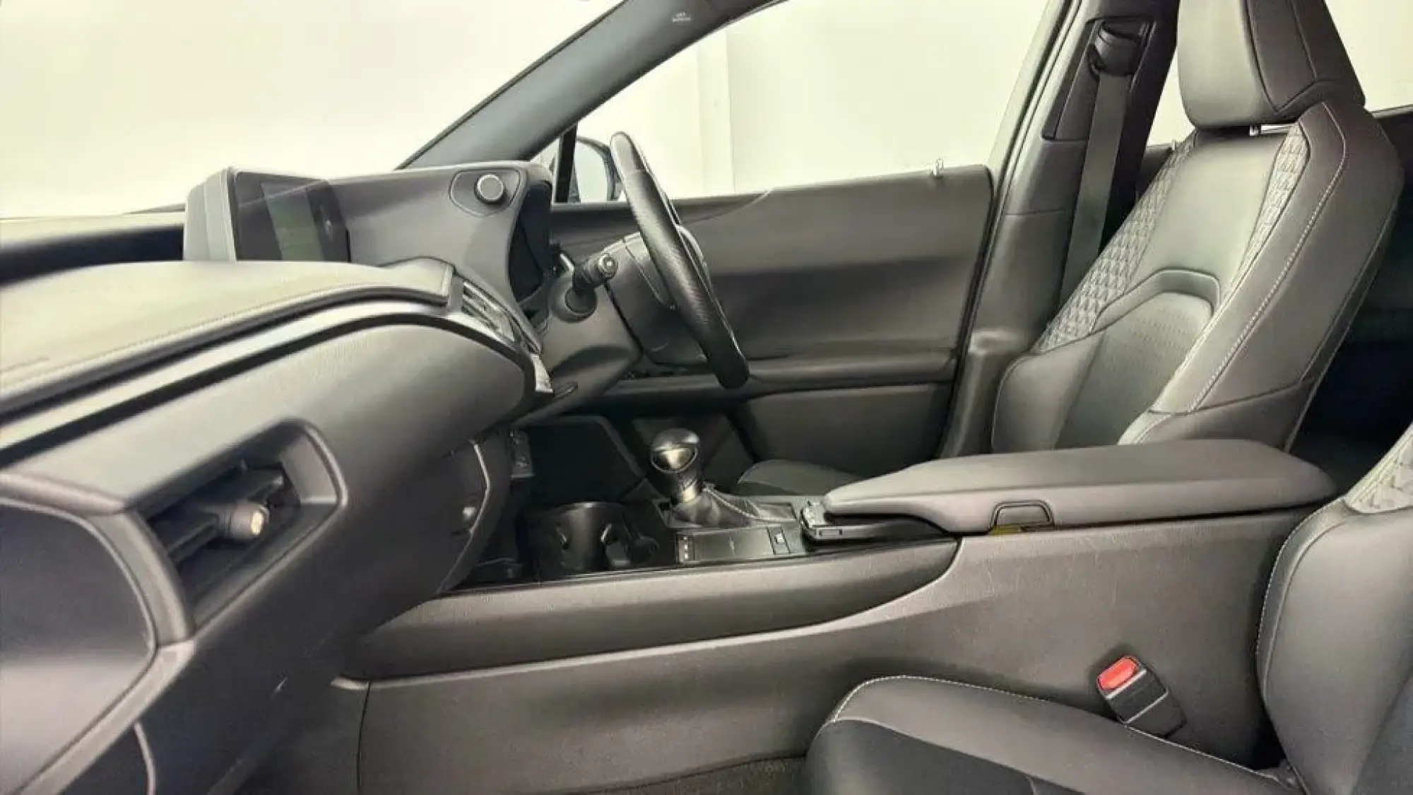 Lexus UX Self-Charging Hybrid Image 23 Lexus UX Self-Charging Hybrid Image 23