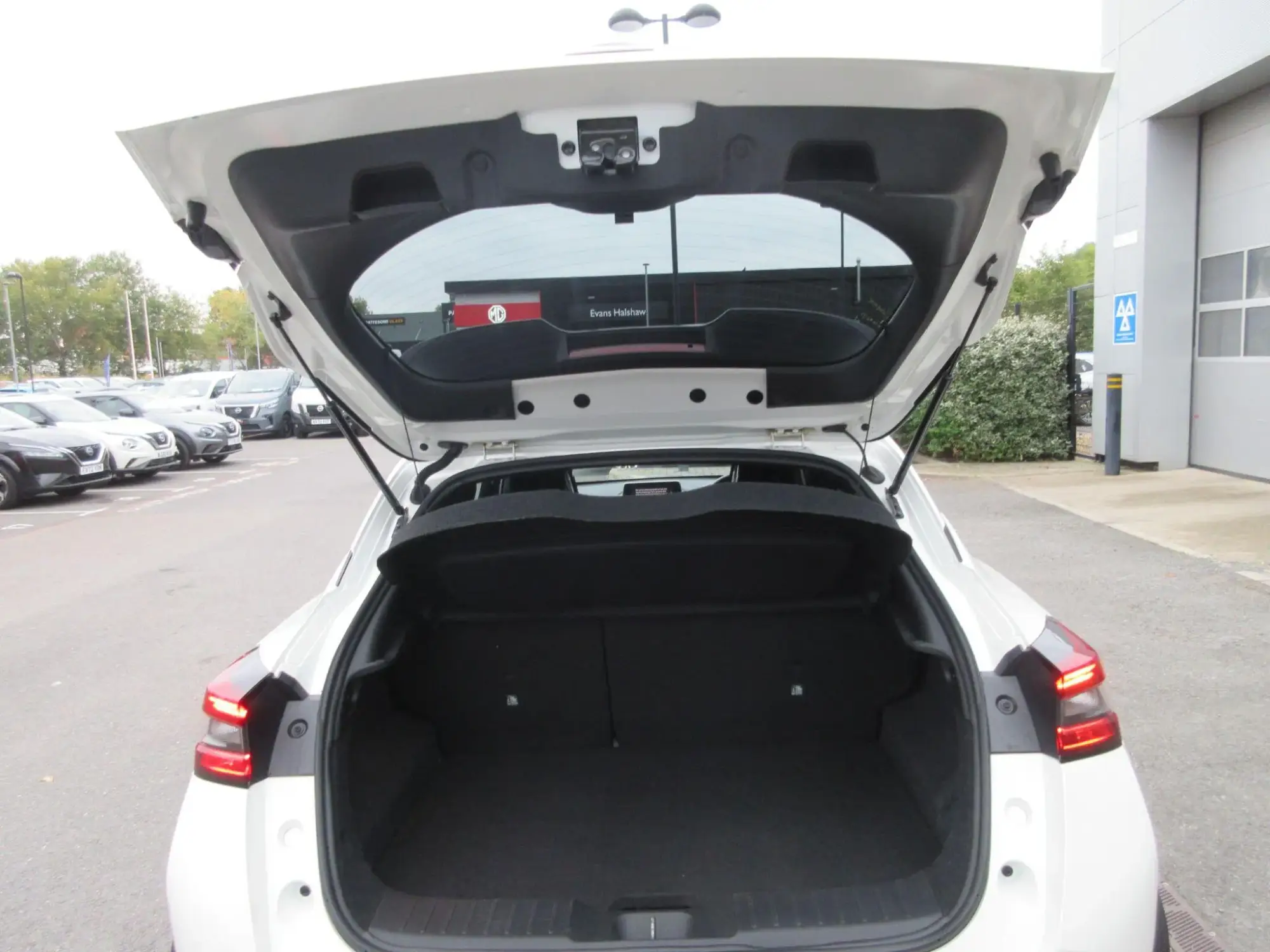 Nissan Juke Hybrid Image 9 Nissan Juke Hybrid Image 9