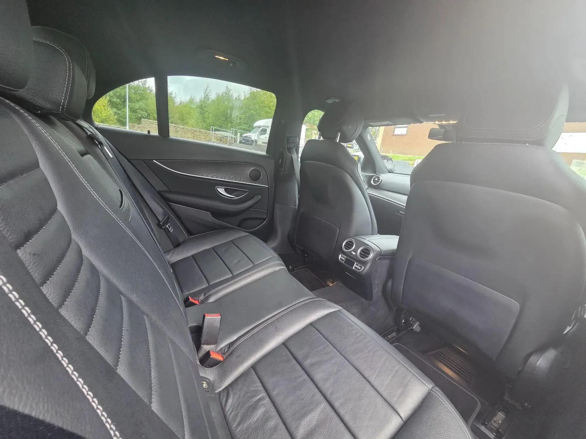 Mercedes-Benz E-Class Image 12