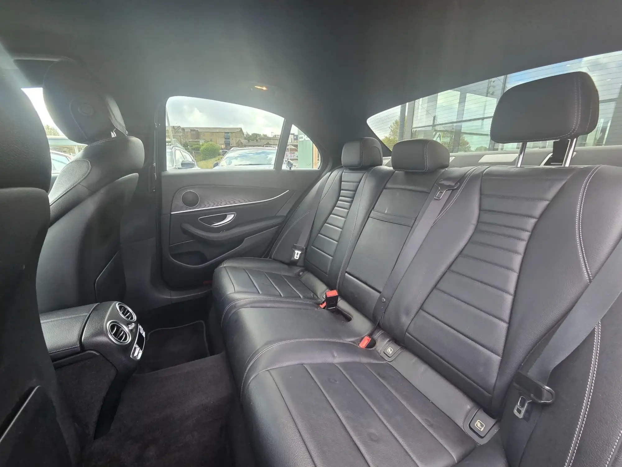 Mercedes-Benz E-Class Image 15
