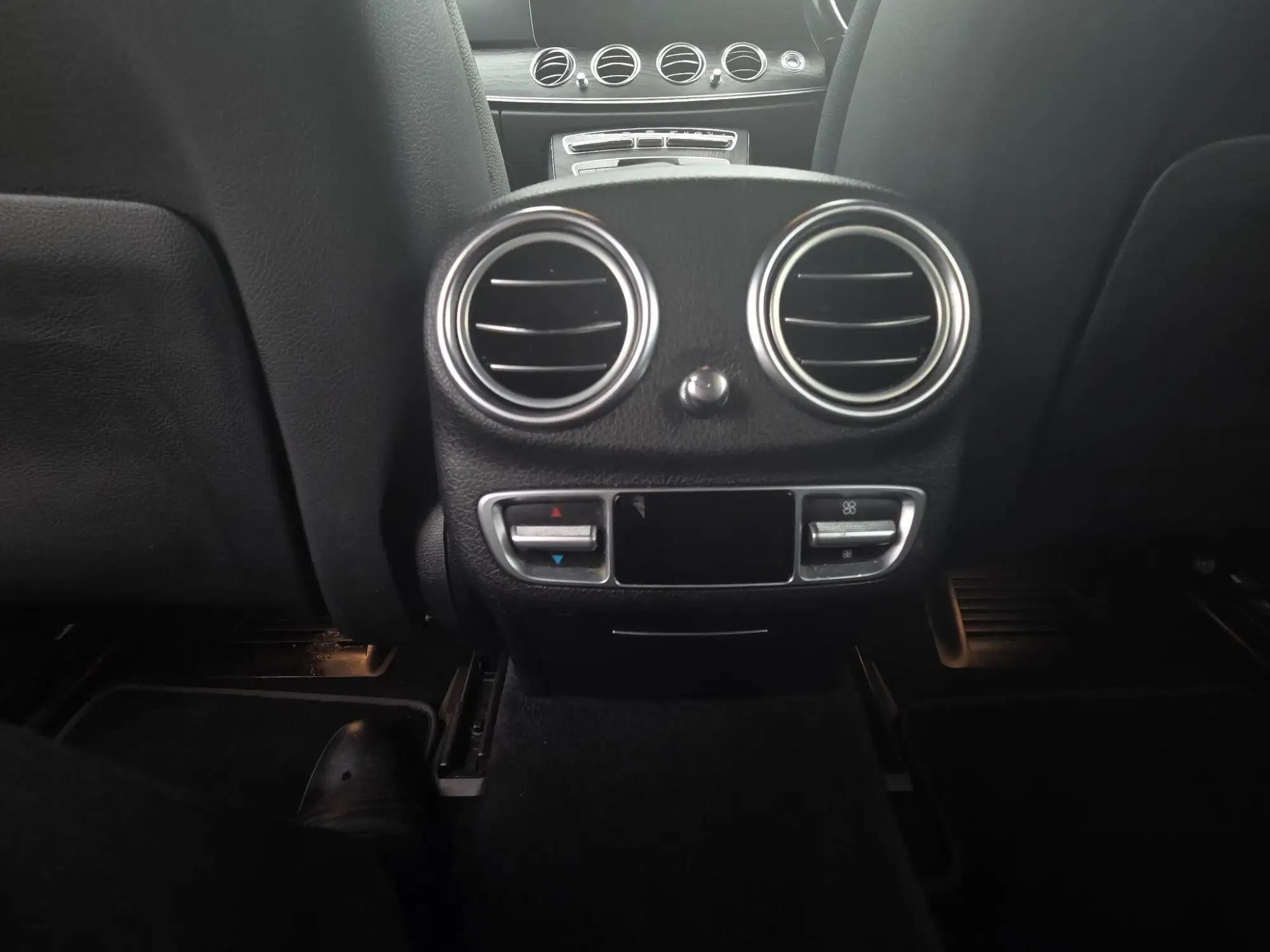 Mercedes-Benz E-Class Image 19