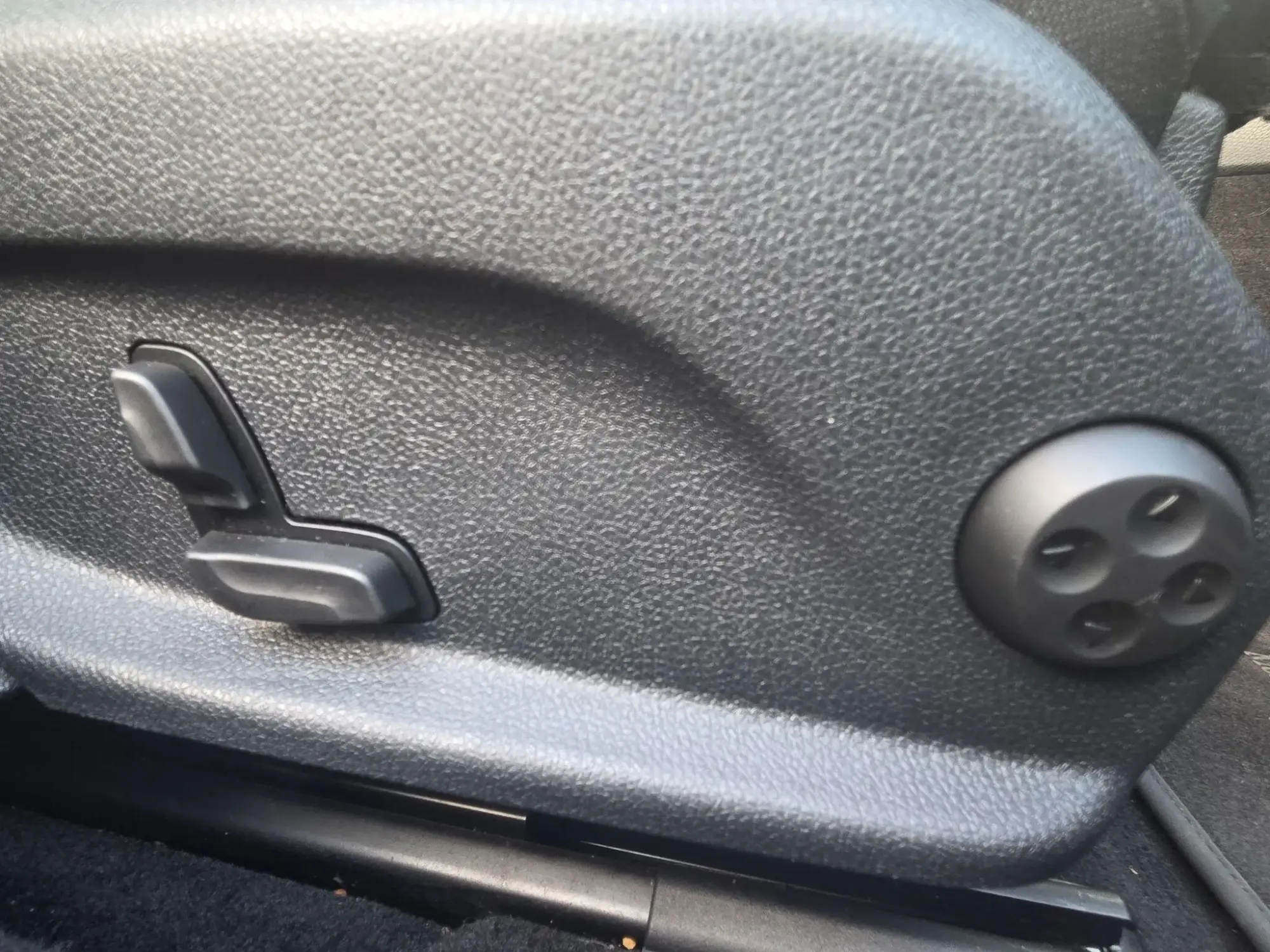 Mercedes-Benz E-Class Image 21