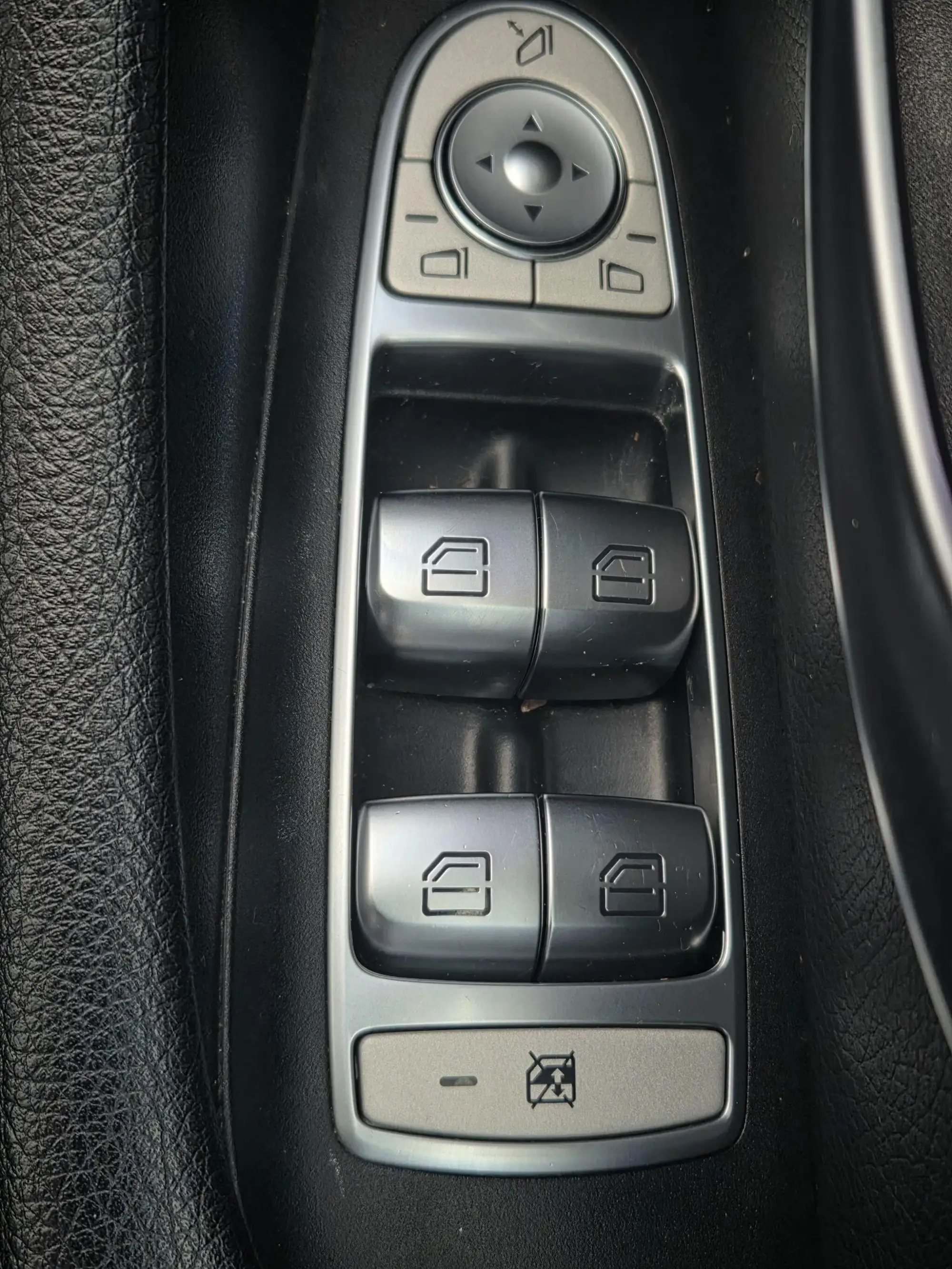 Mercedes-Benz E-Class Image 23