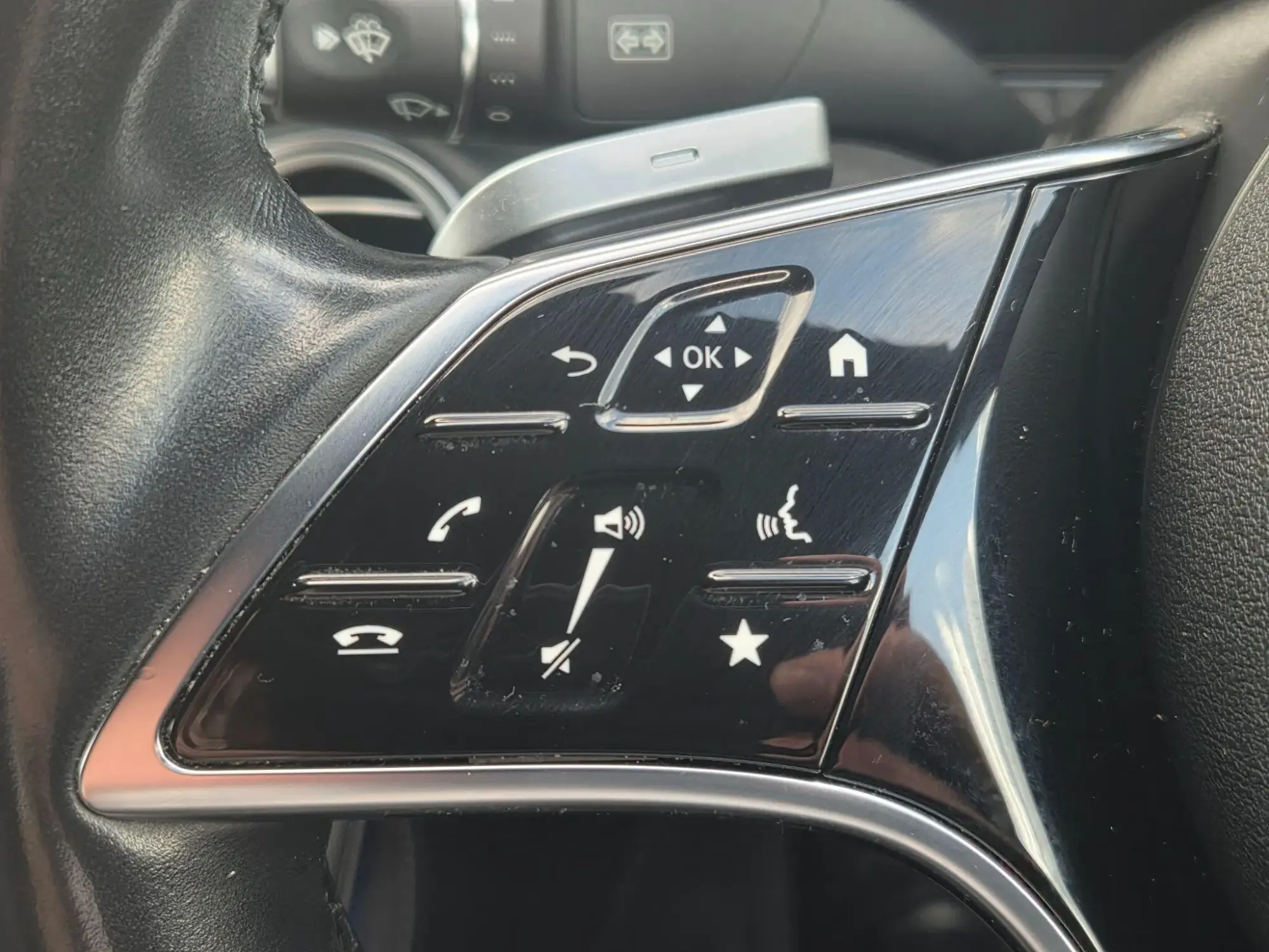 Mercedes-Benz E-Class Image 25