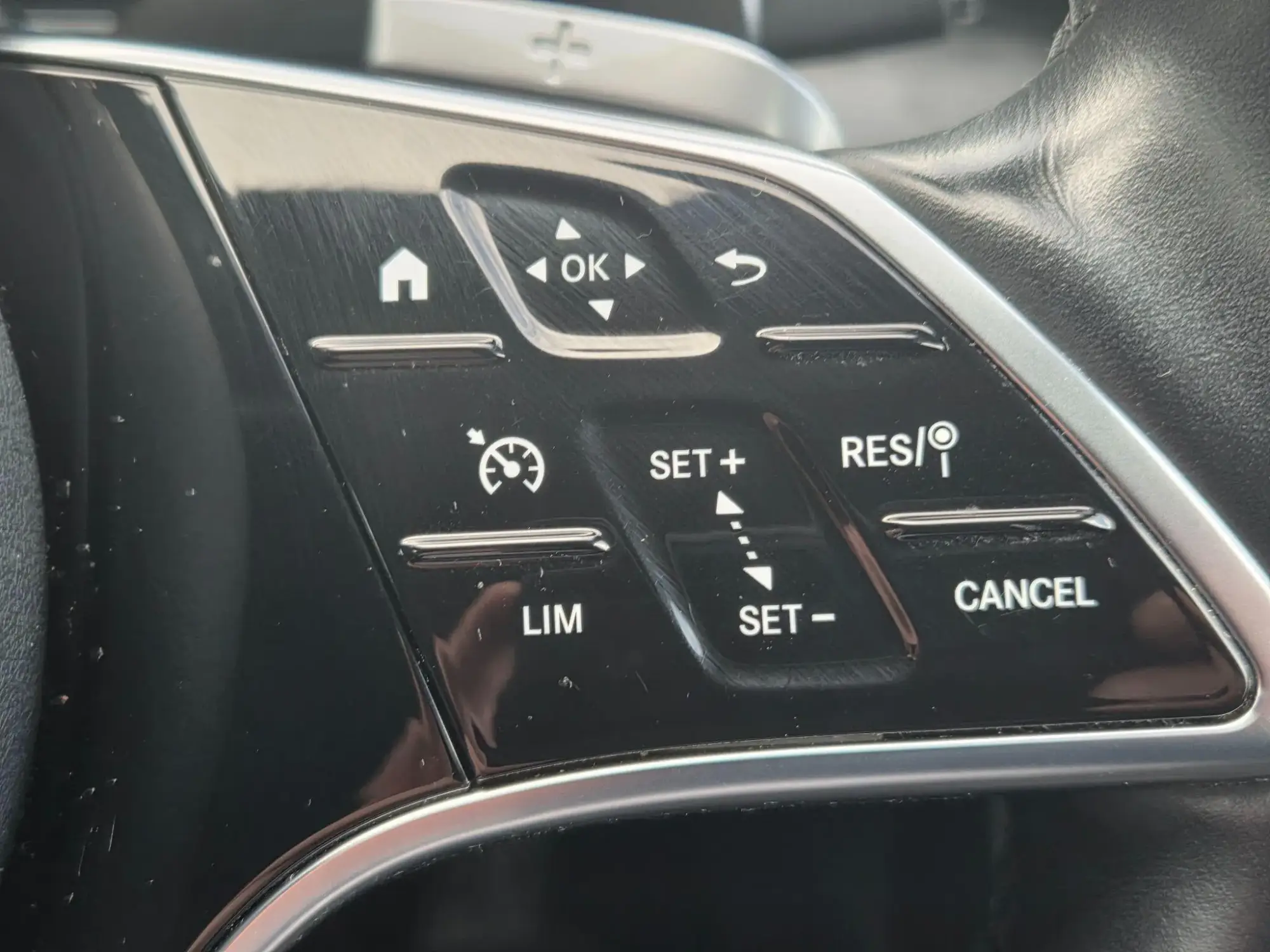 Mercedes-Benz E-Class Image 26