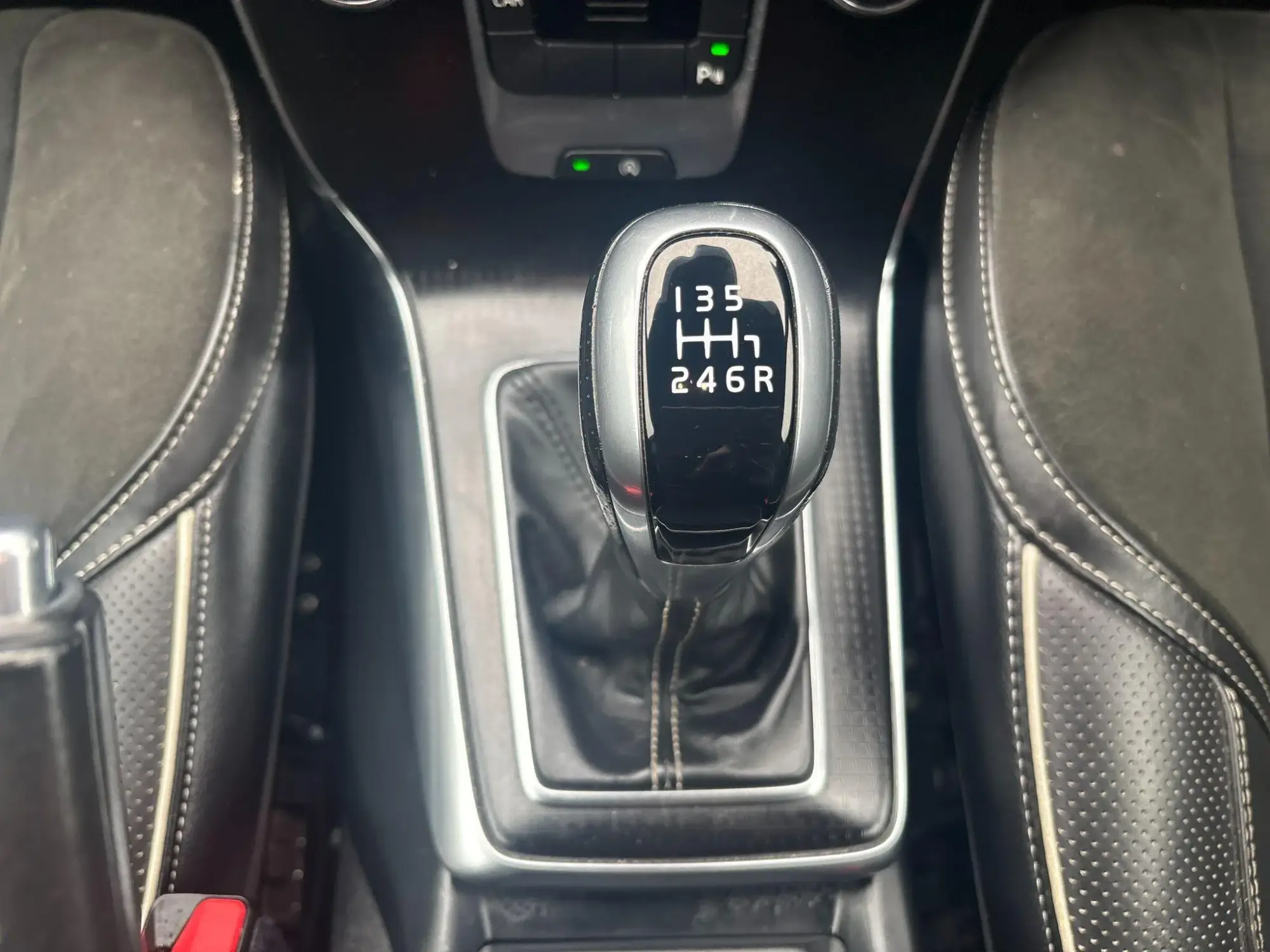 Volvo V40 Image 24