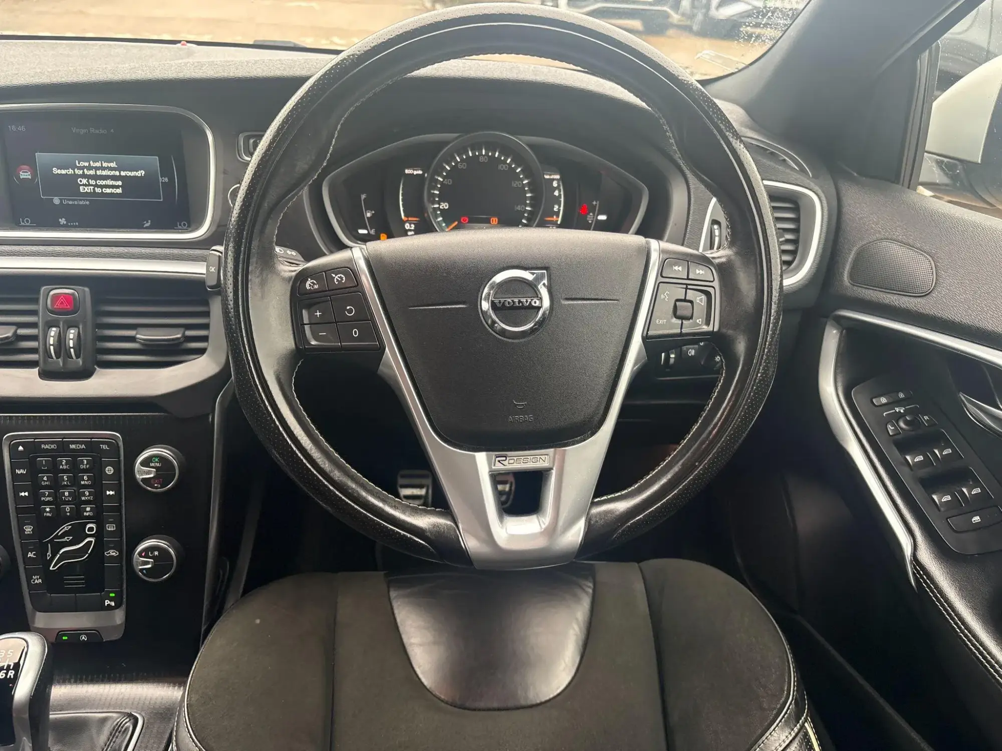 Volvo V40 Image 20