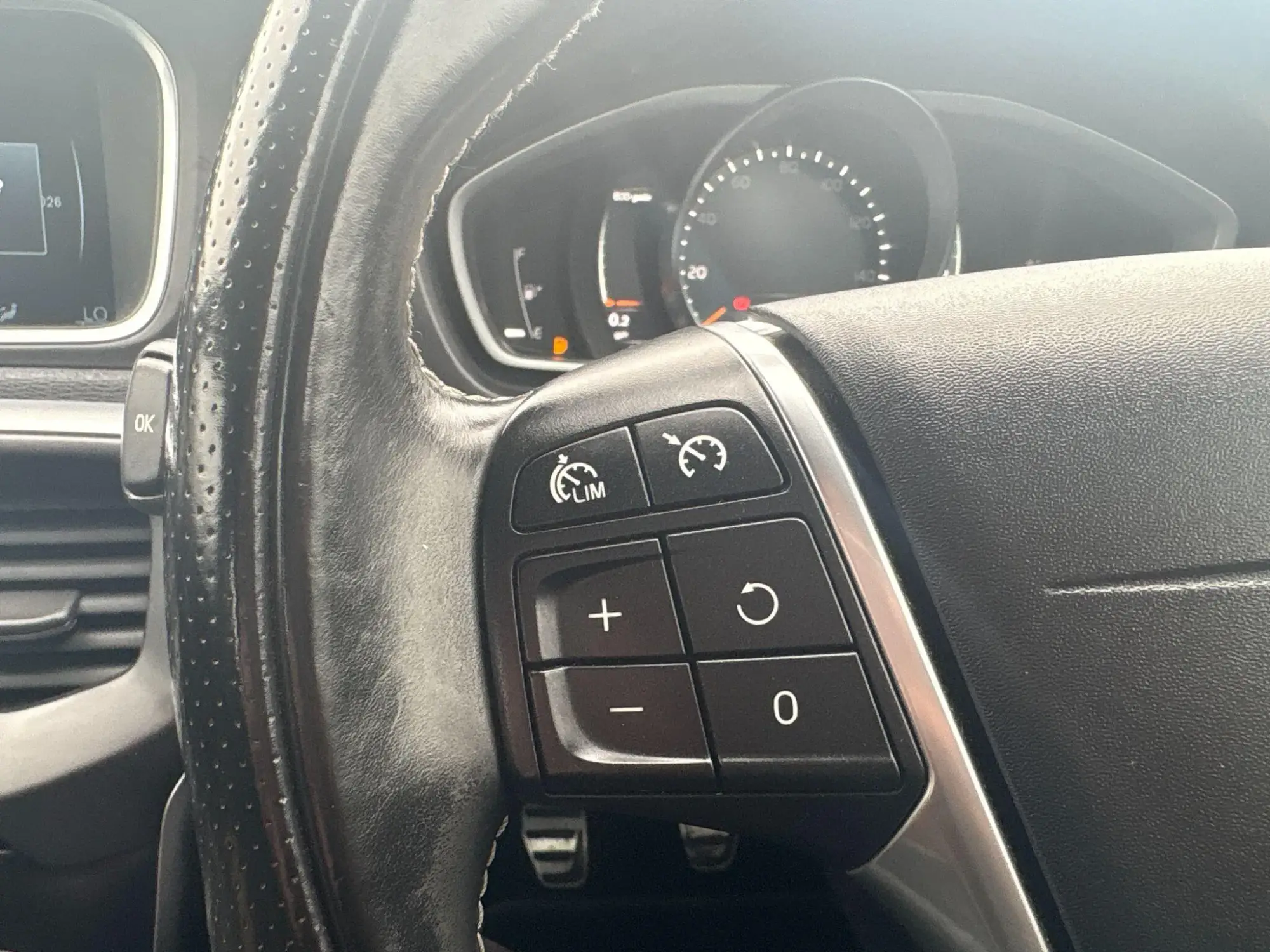 Volvo V40 Image 25