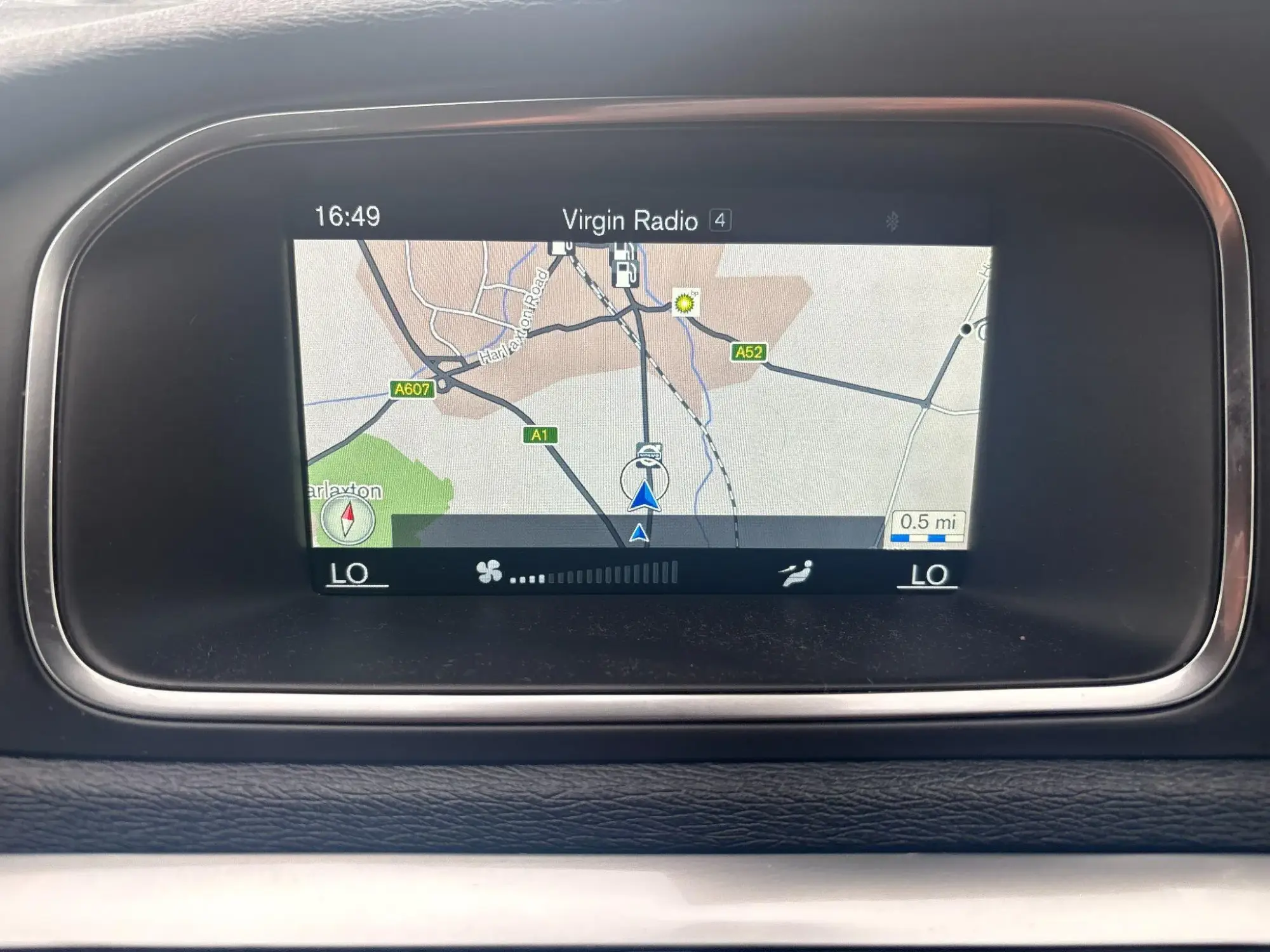 Volvo V40 Image 30
