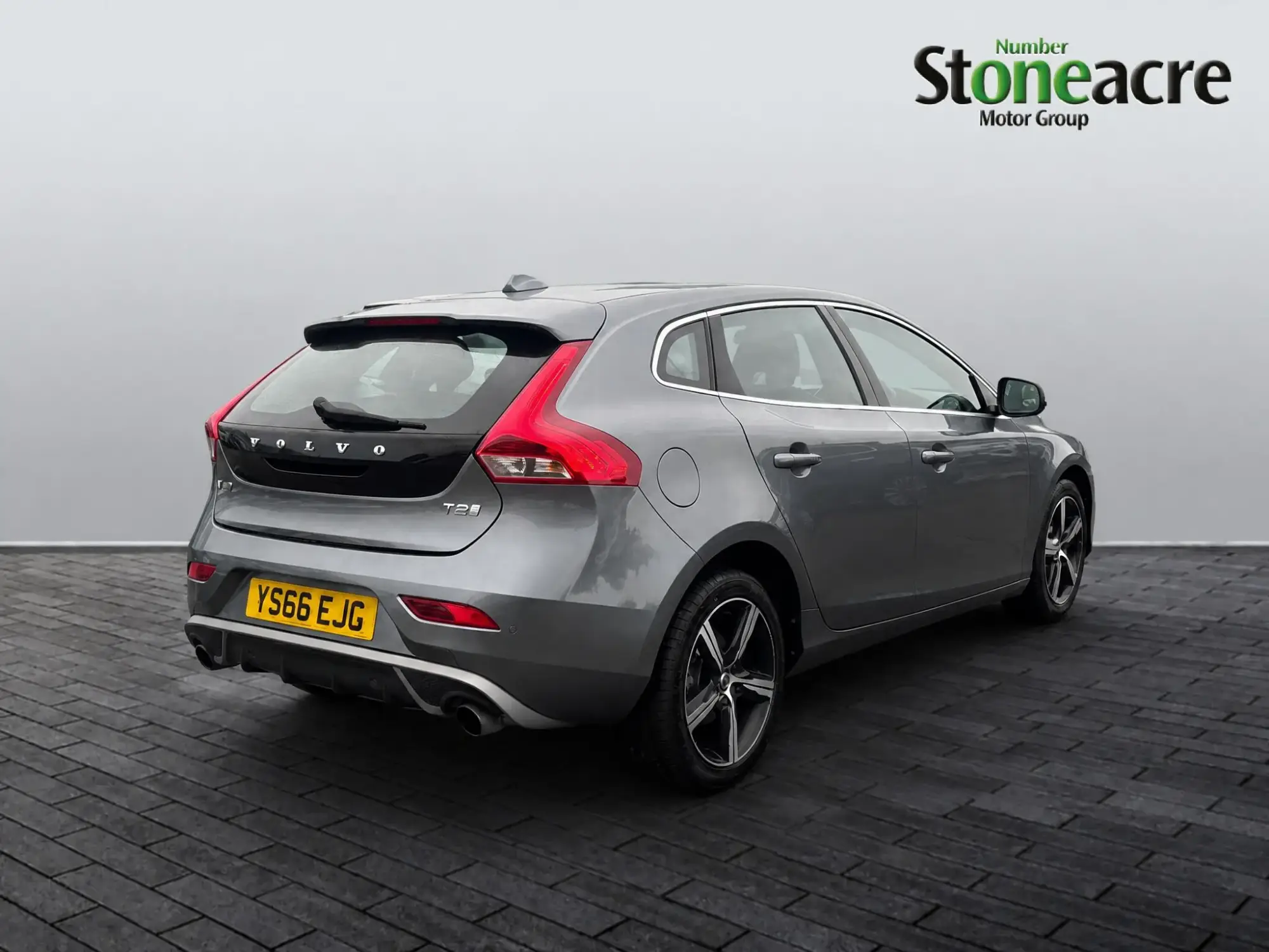 Volvo V40 R-Design T2 YS66EJG Image 3 Volvo V40 R-Design T2 YS66EJG Image 3