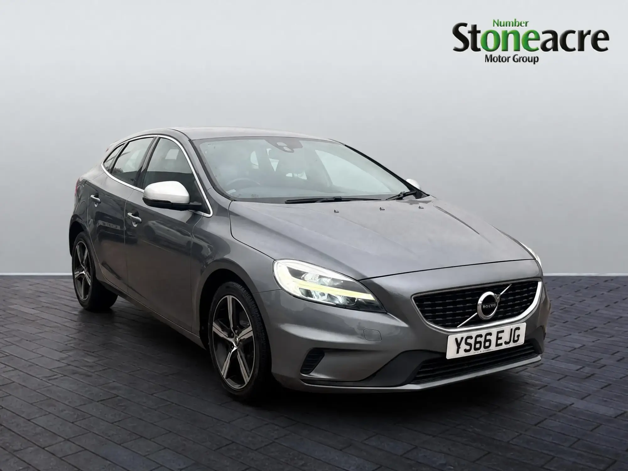 Volvo V40 R-Design T2 YS66EJG Image 1 Volvo V40 R-Design T2 YS66EJG Image 1