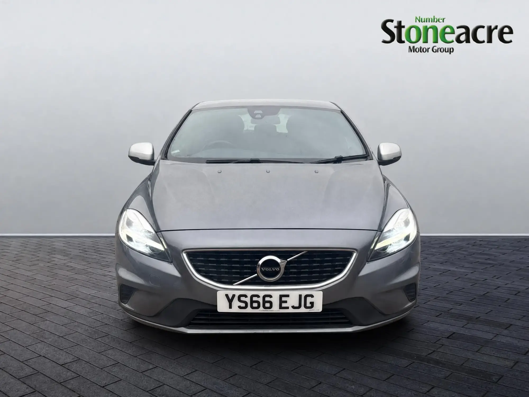 Volvo V40 Image 8