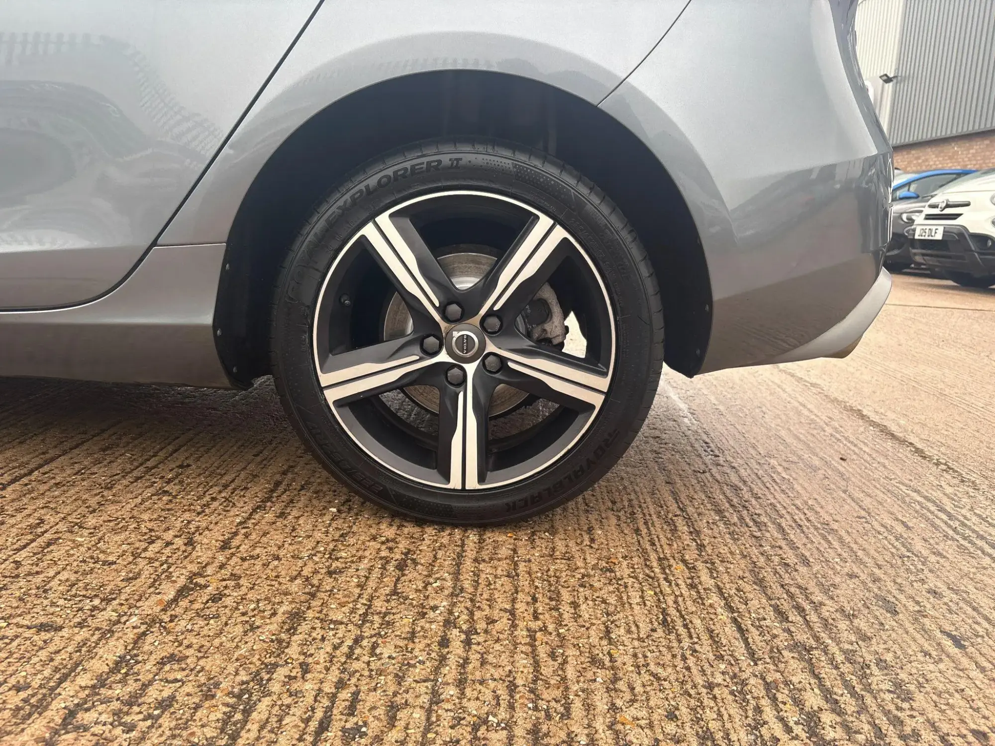 Volvo V40 Image 11
