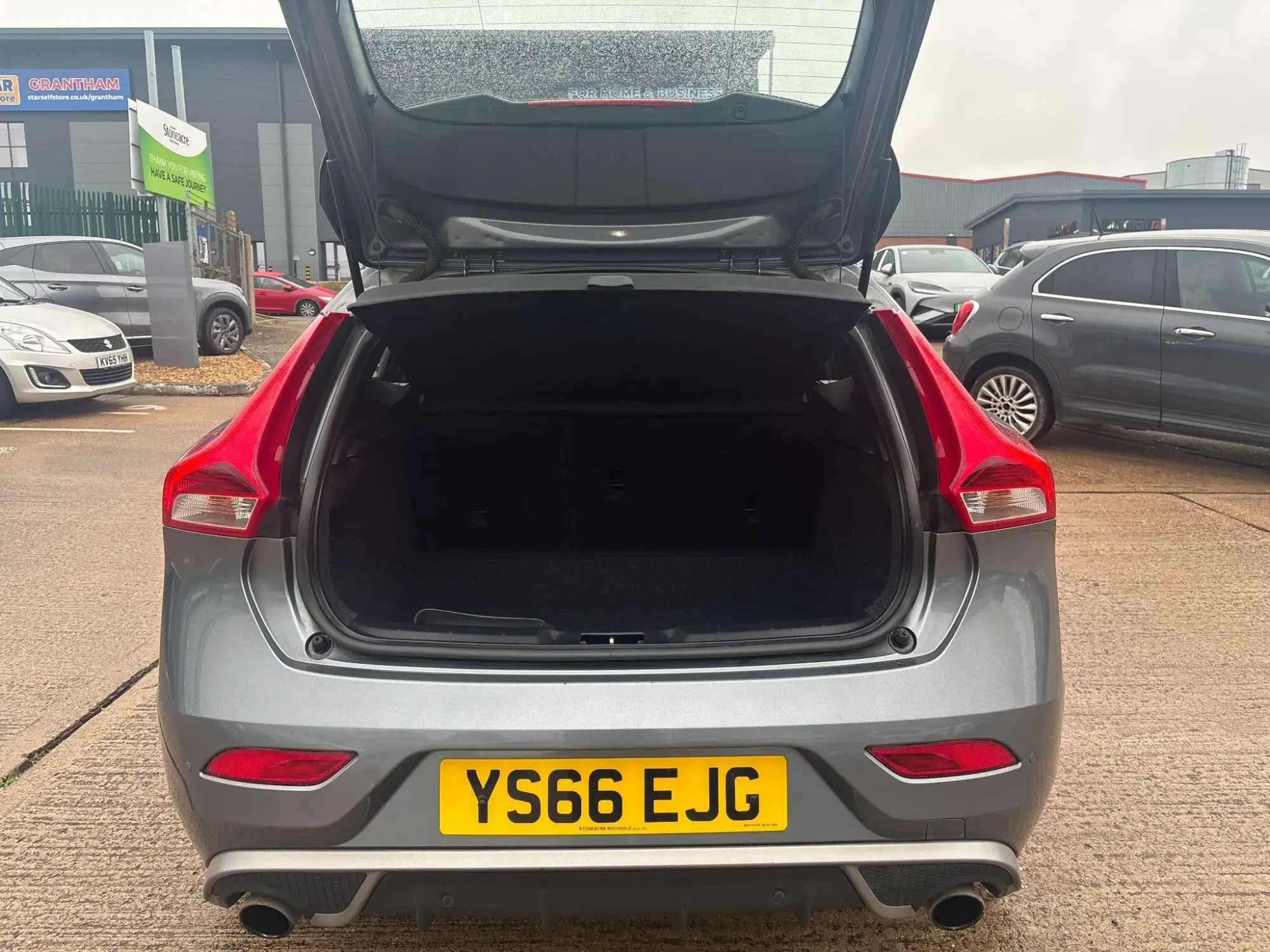 Volvo V40 Image 9