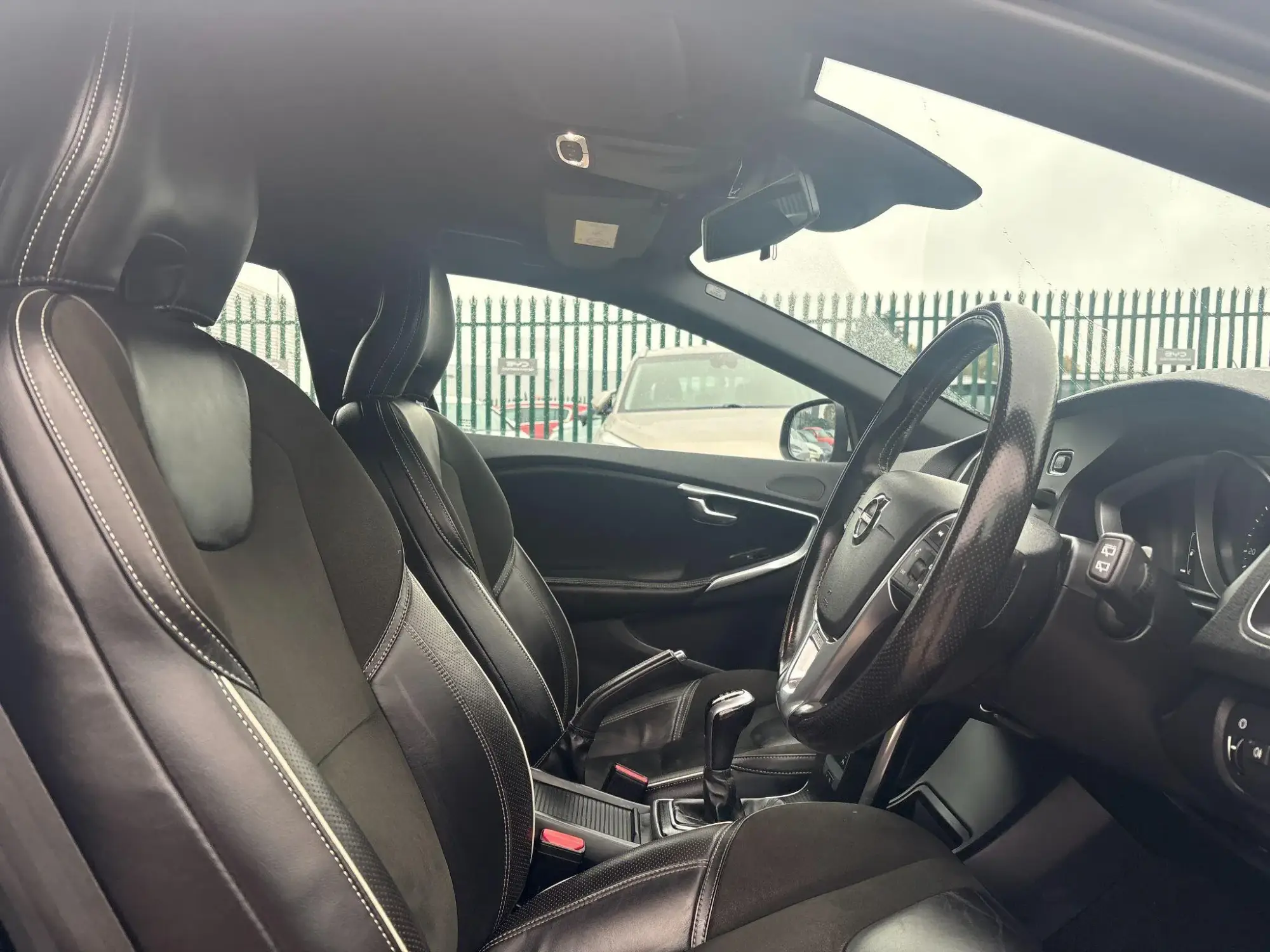 Volvo V40 Image 12