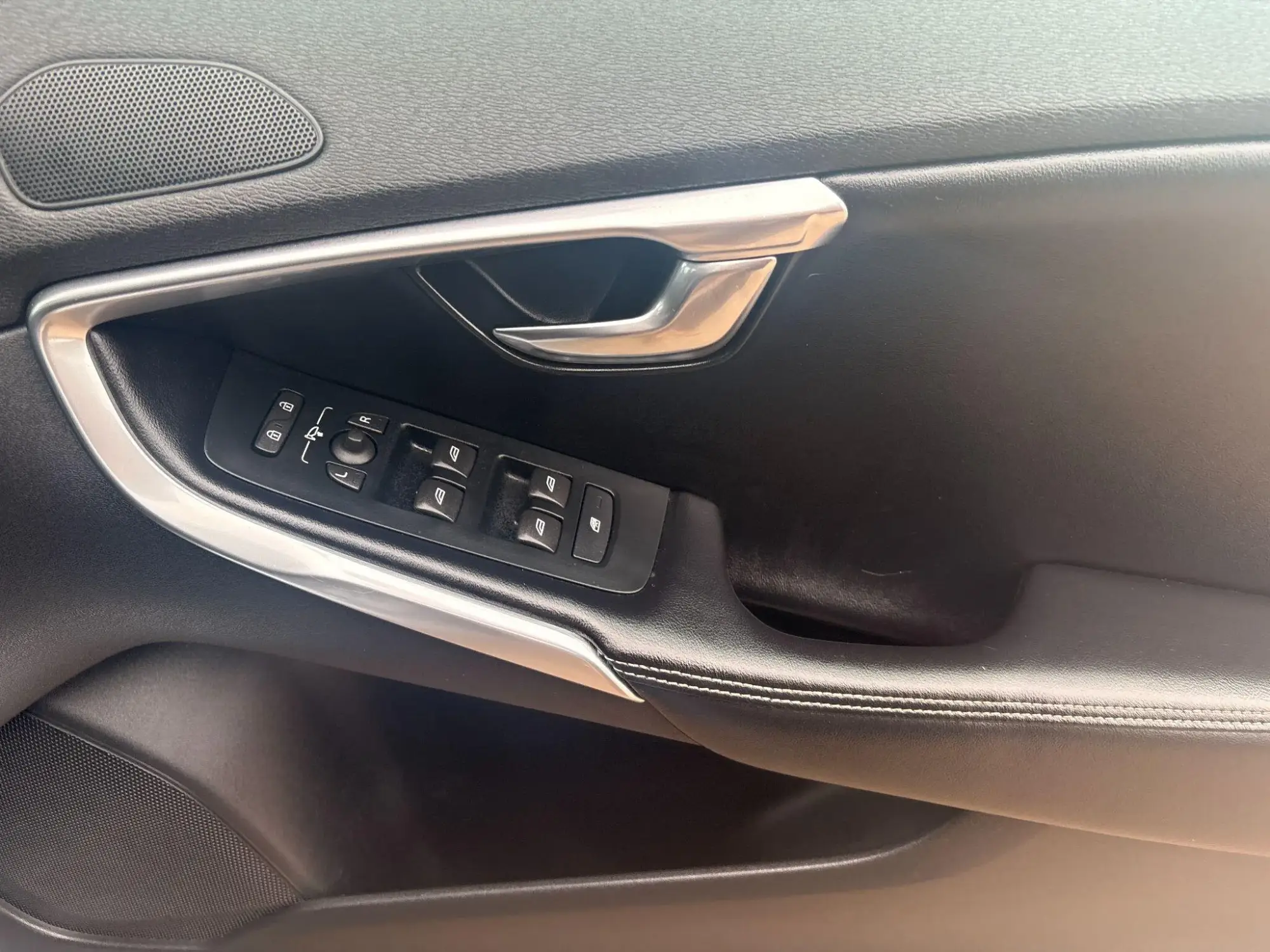 Volvo V40 Image 19