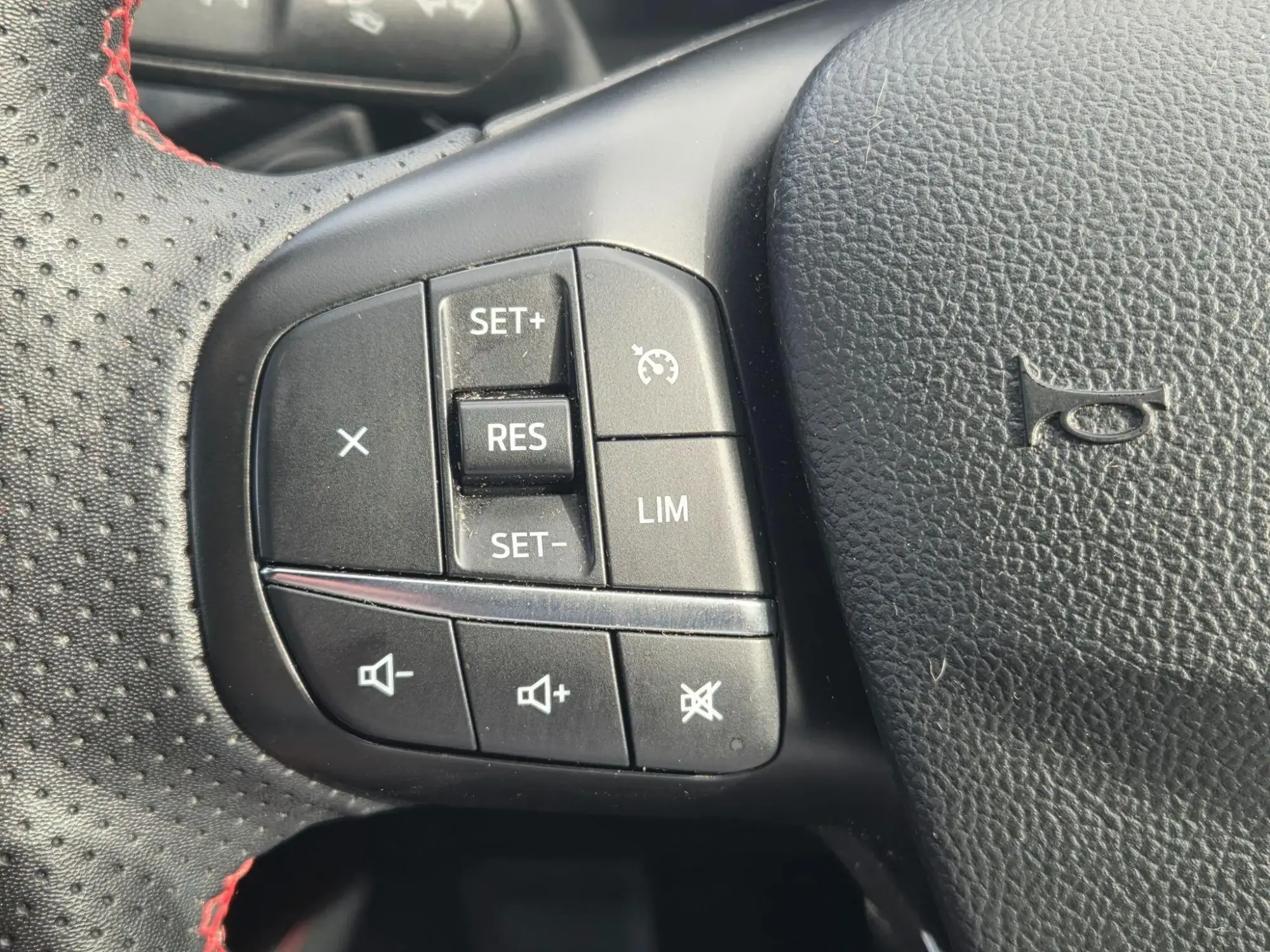 Ford Kuga Hybrid Image 24 Ford Kuga Hybrid Image 24