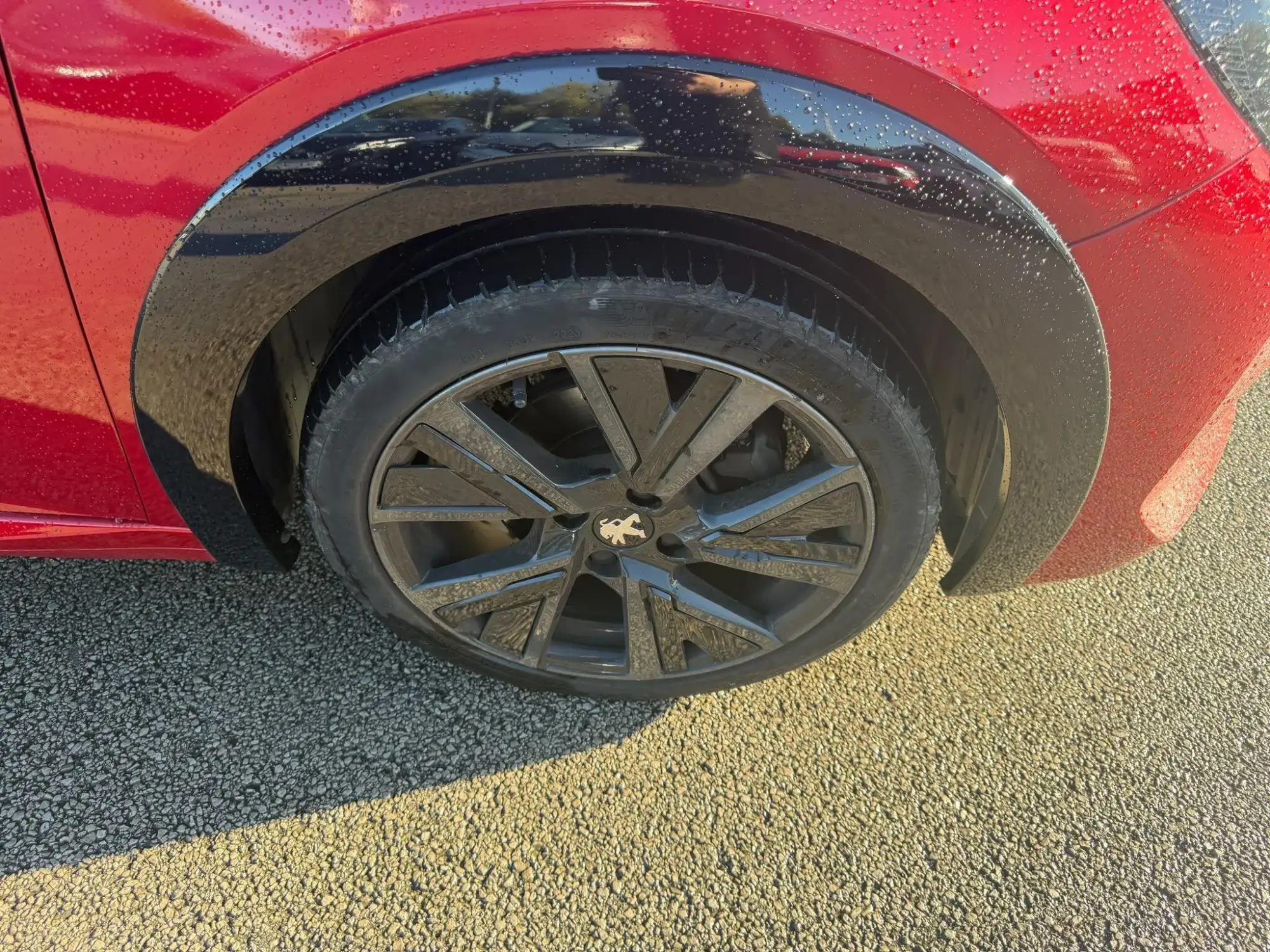 Peugeot 208 Image 11