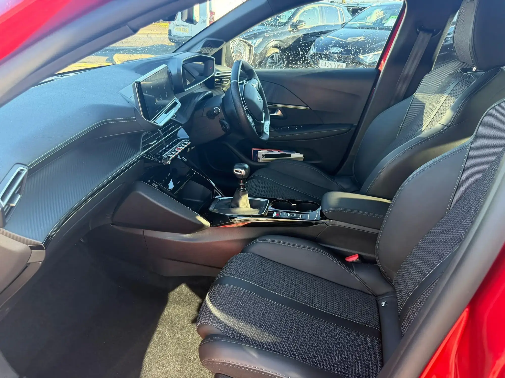 Peugeot 208 Image 13