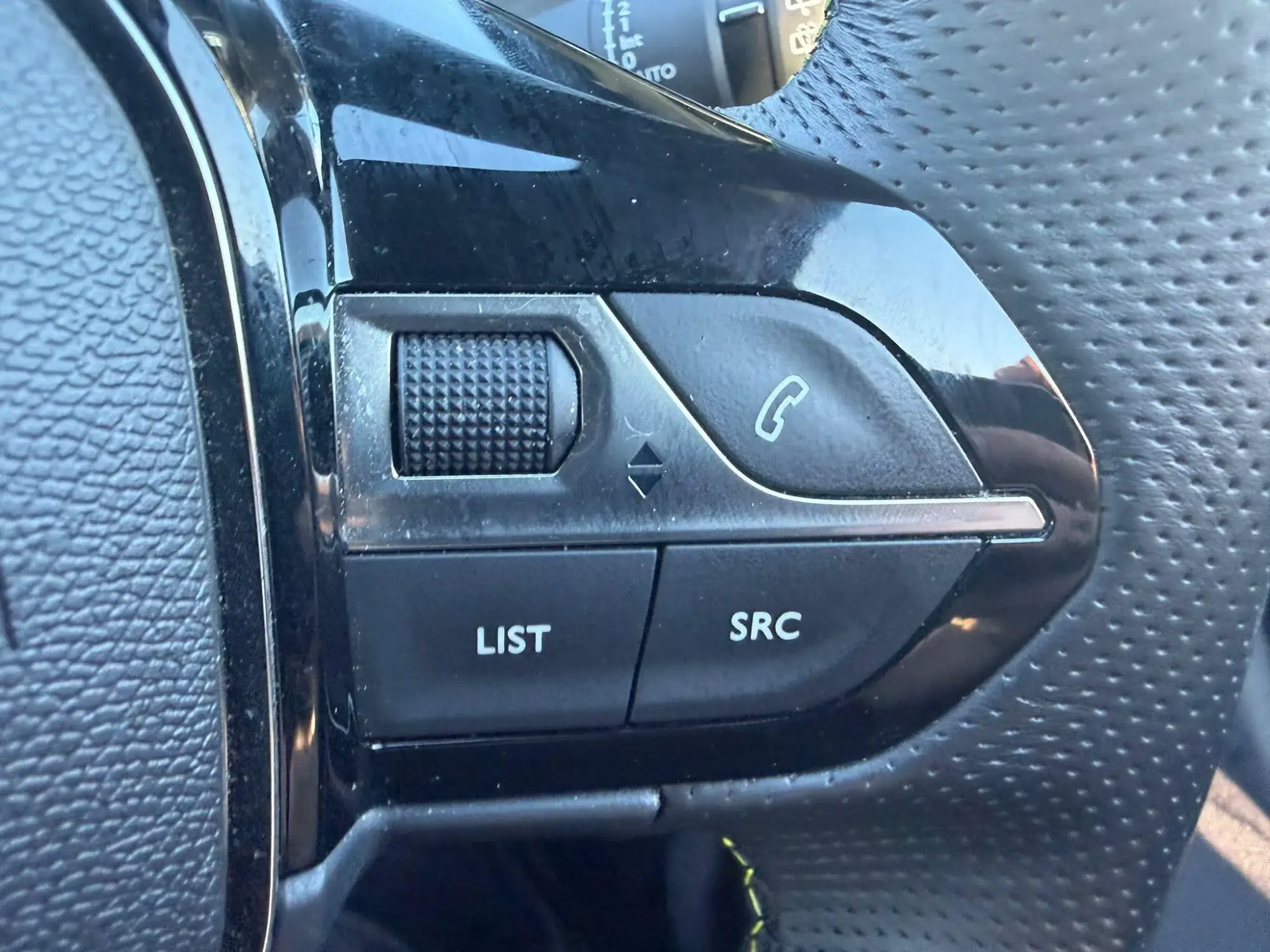 Peugeot 208 Image 18