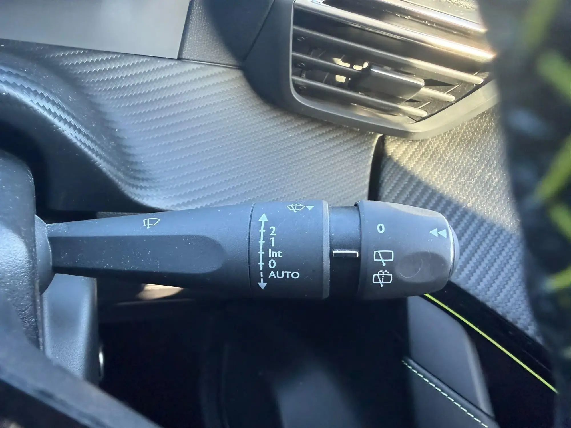 Peugeot 208 Image 21