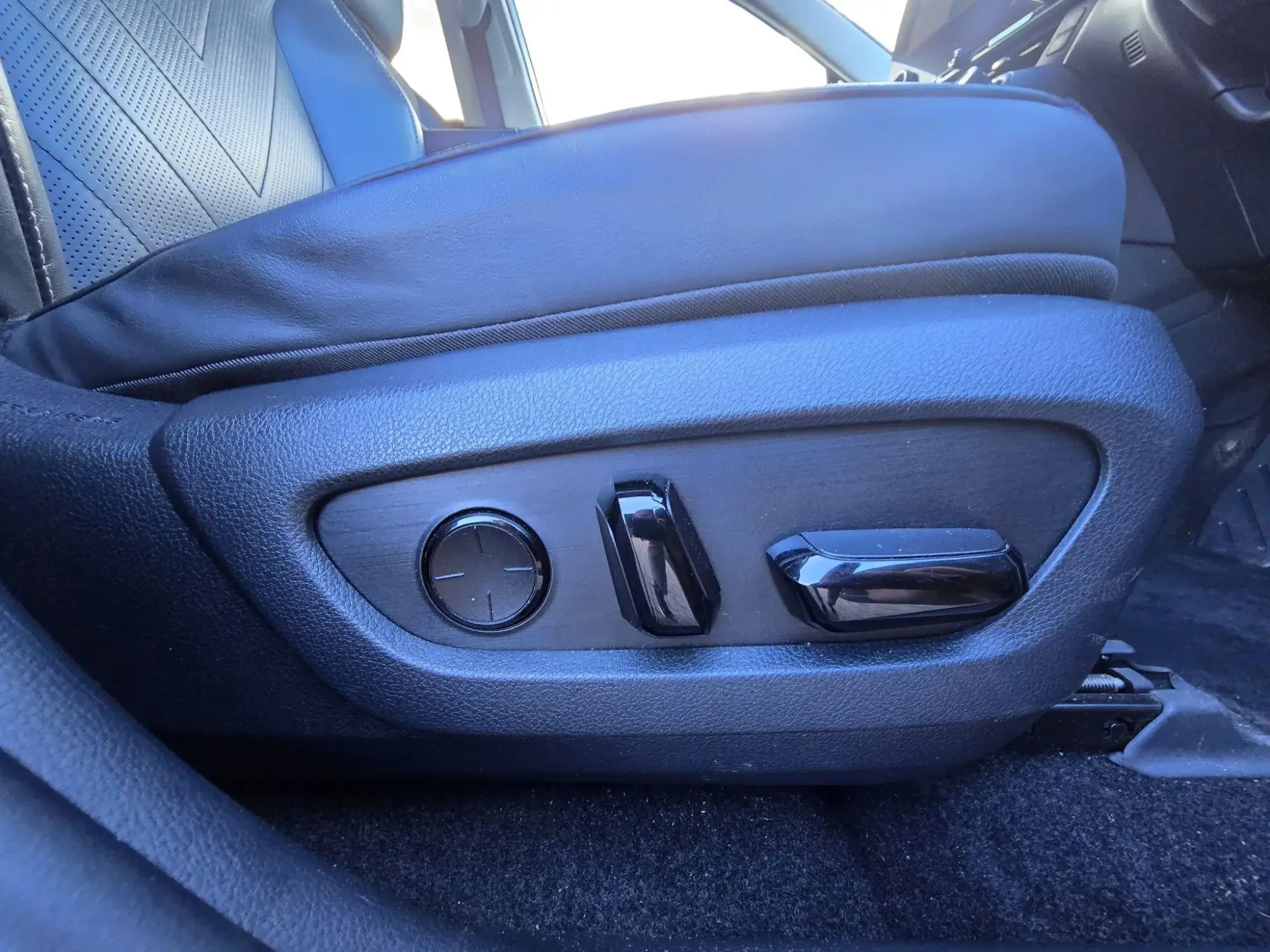 Lexus NX Self-Charging Hybrid Image 35