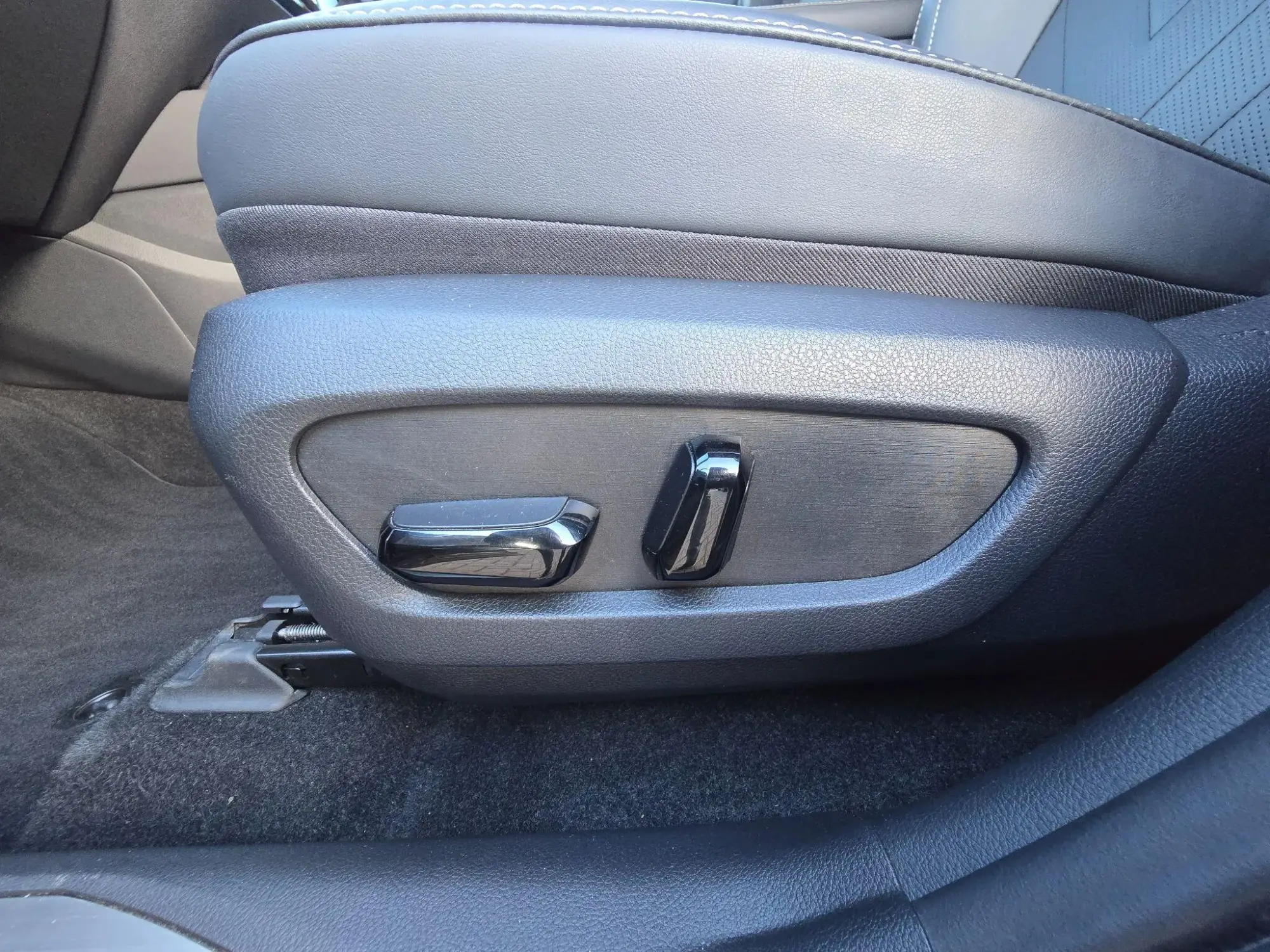 Lexus NX Self-Charging Hybrid Image 36