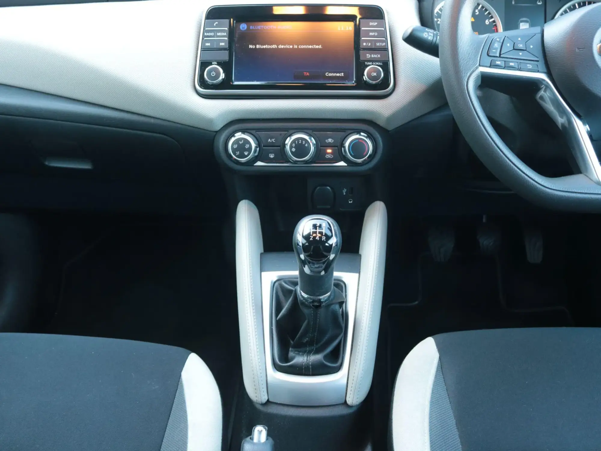 Nissan MICRA Image 22