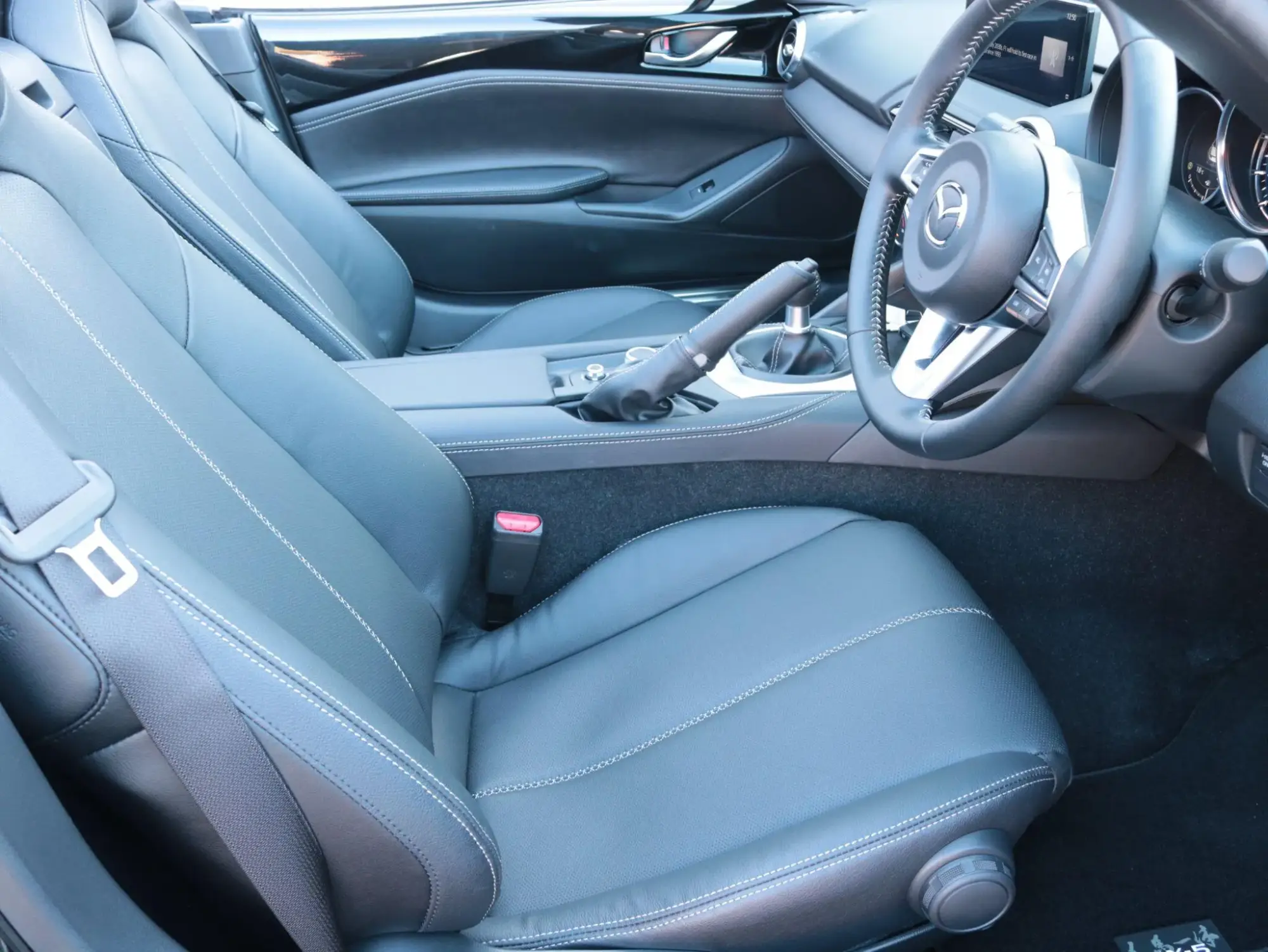 Mazda MX-5 Image 12