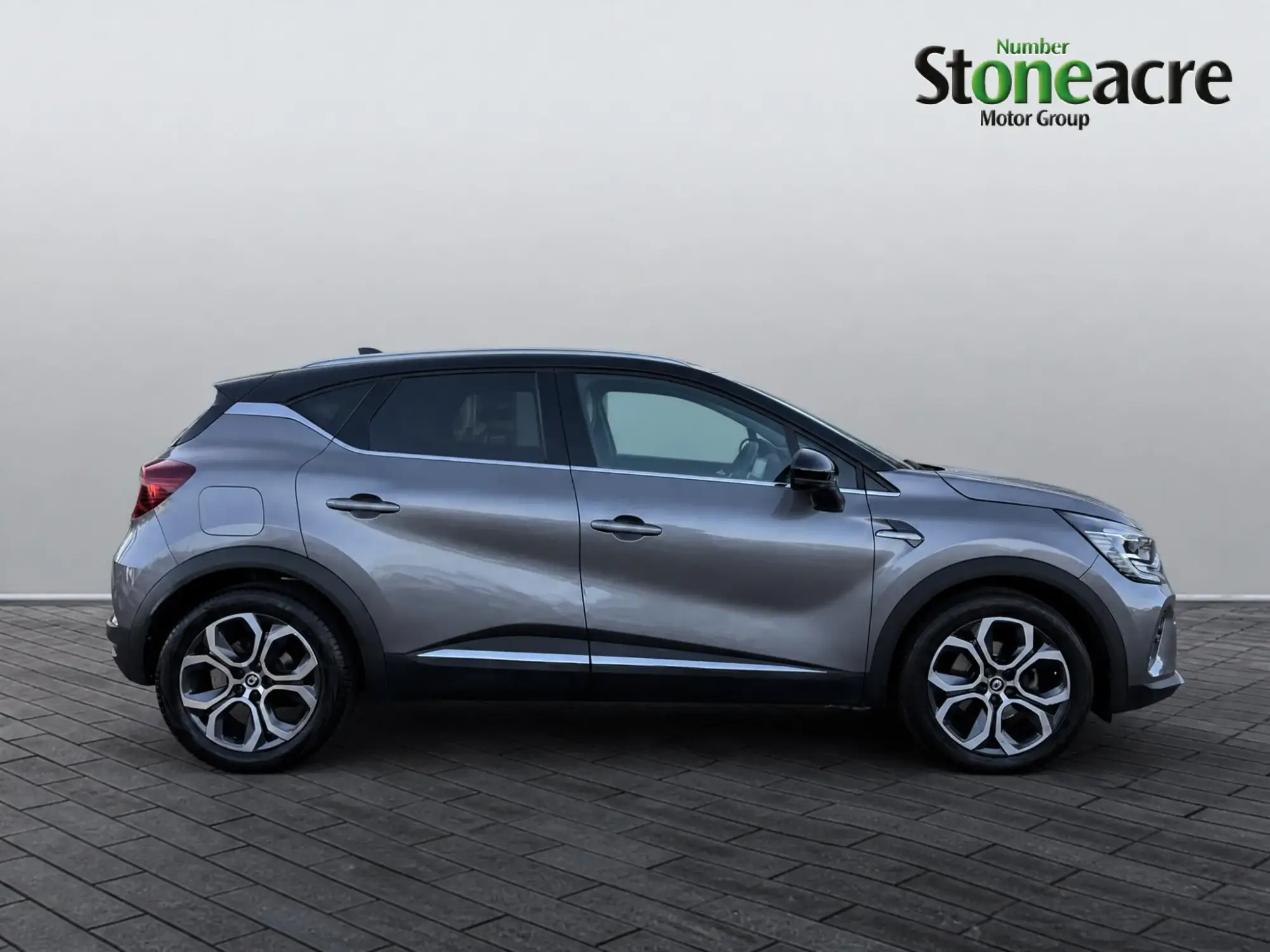 Renault Captur E-Tech Image 7 Renault Captur E-Tech Image 7