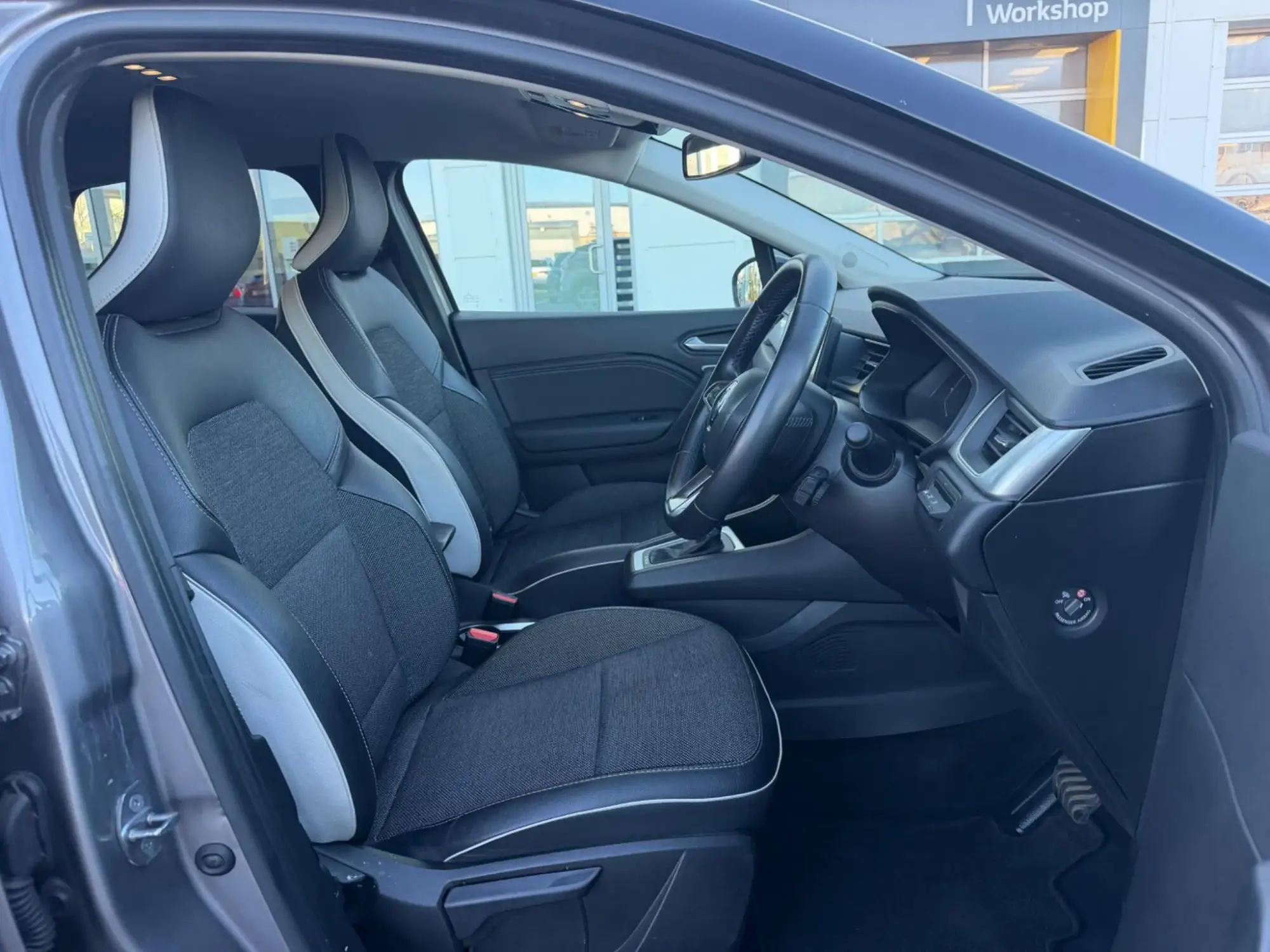 Renault Captur E-Tech Image 12 Renault Captur E-Tech Image 12