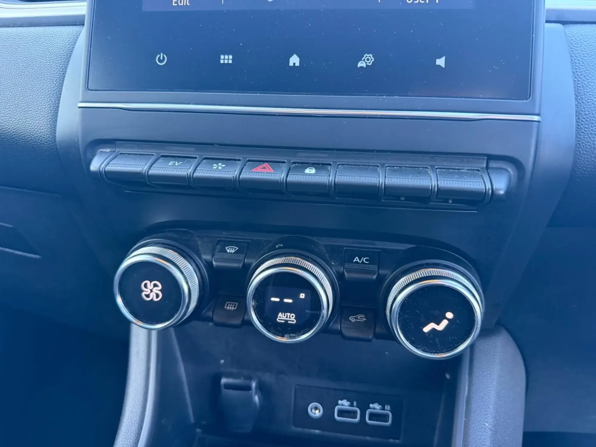 Renault Captur E-Tech Image 15 Renault Captur E-Tech Image 15