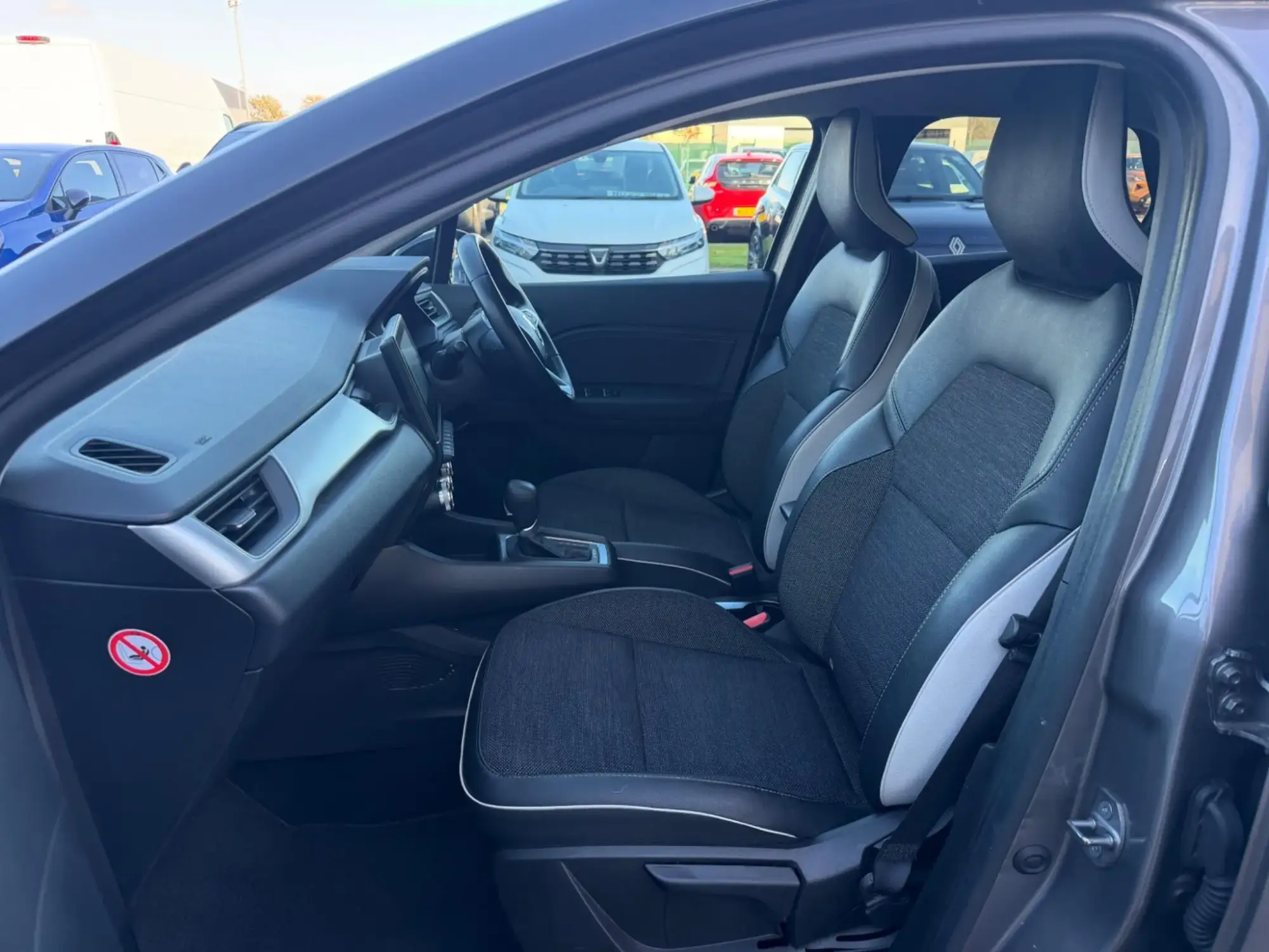 Renault Captur E-Tech Image 25 Renault Captur E-Tech Image 25