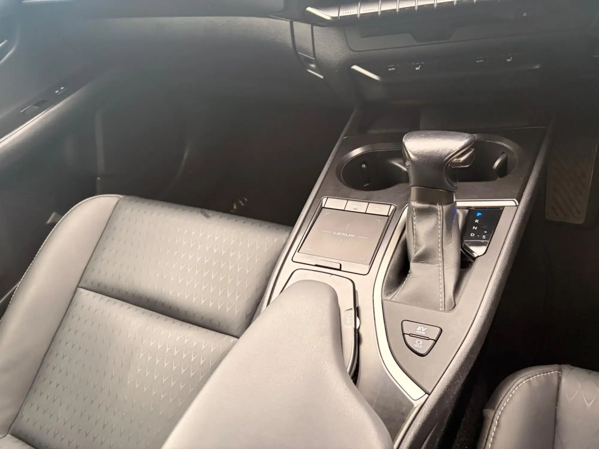 Lexus UX Self-Charging Hybrid Image 11 Lexus UX Self-Charging Hybrid Image 11