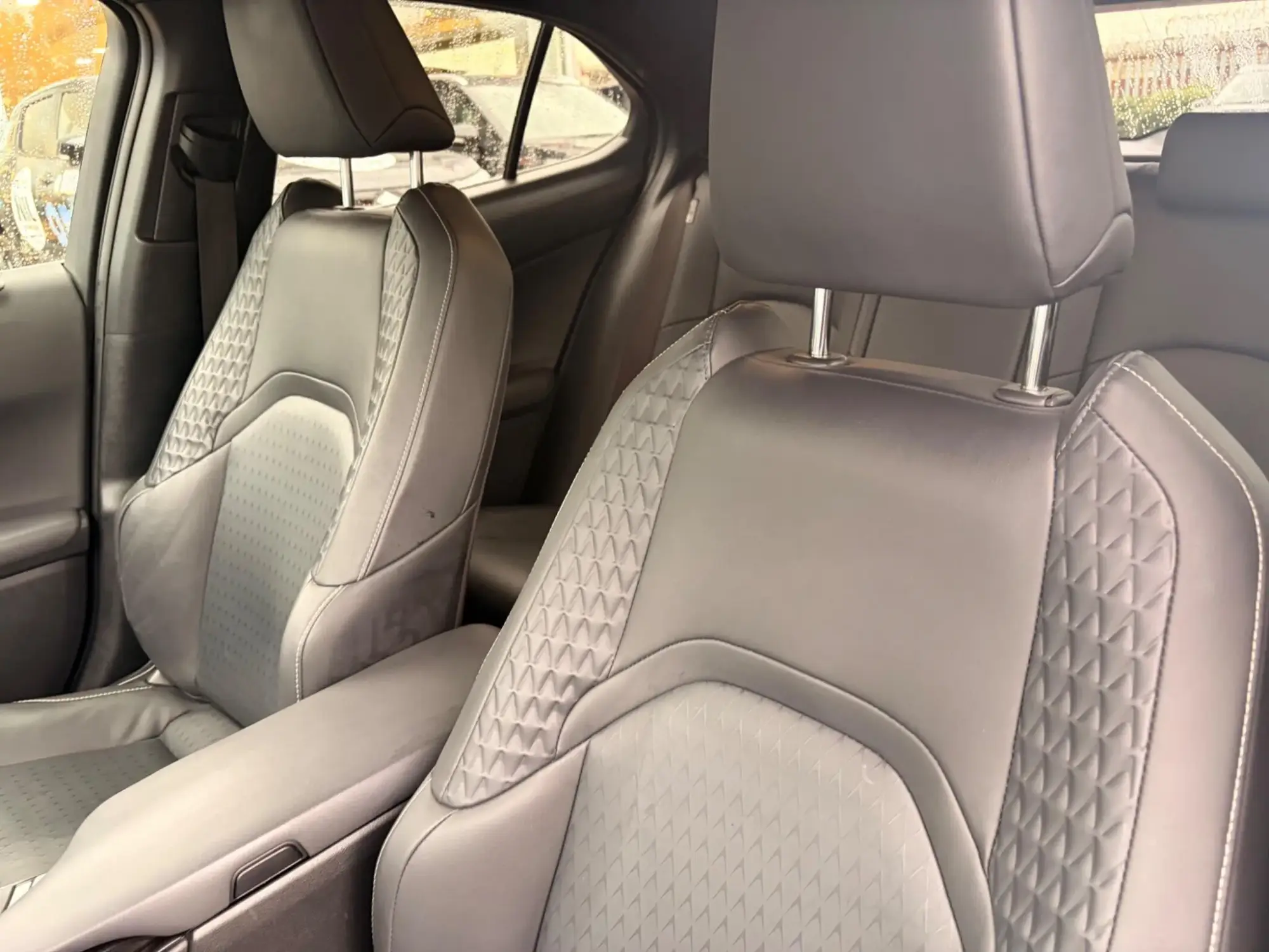 Lexus UX Self-Charging Hybrid Image 14 Lexus UX Self-Charging Hybrid Image 14