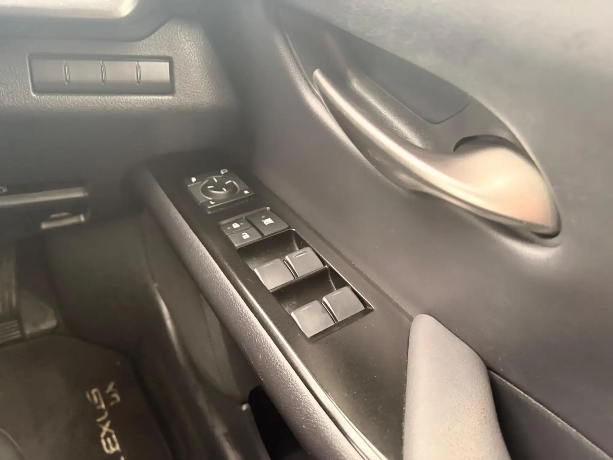 Lexus UX Self-Charging Hybrid Image 21 Lexus UX Self-Charging Hybrid Image 21