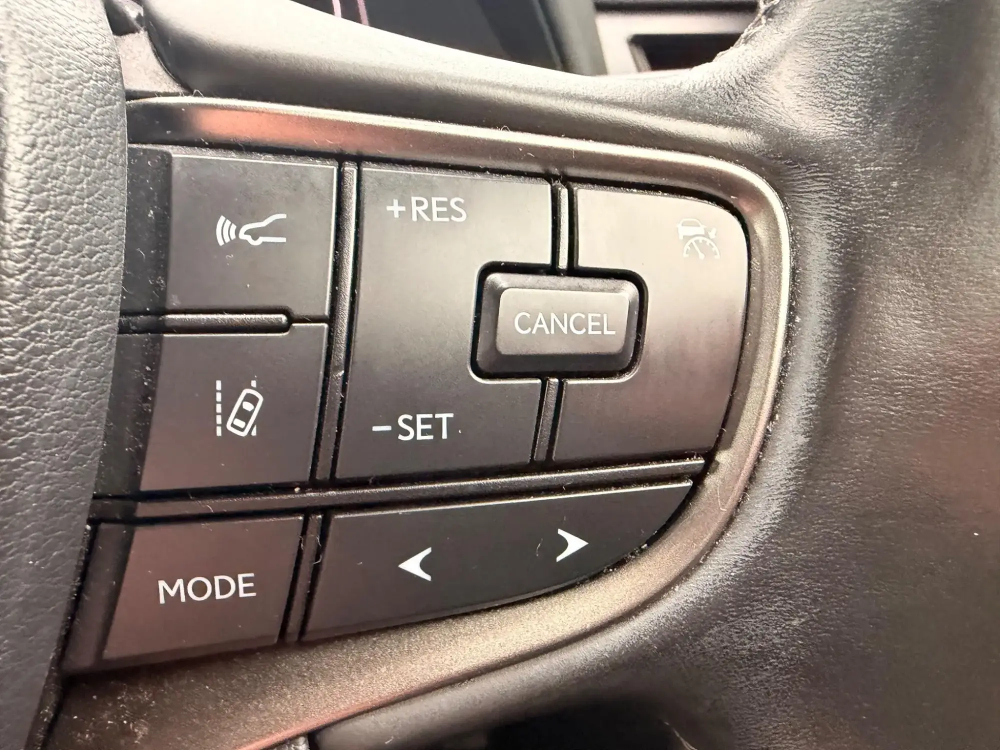 Lexus UX Self-Charging Hybrid Image 22 Lexus UX Self-Charging Hybrid Image 22
