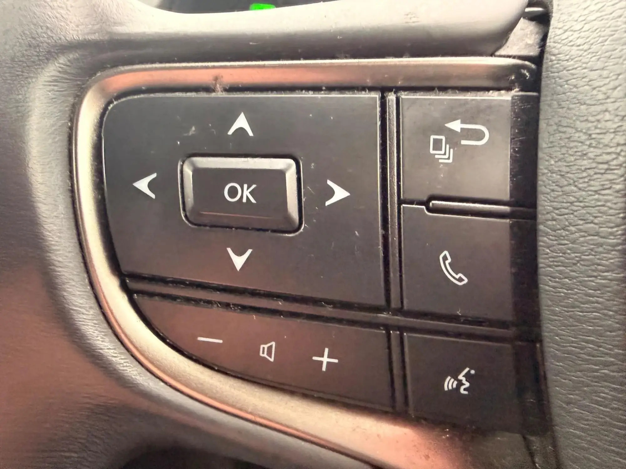 Lexus UX Self-Charging Hybrid Image 23 Lexus UX Self-Charging Hybrid Image 23