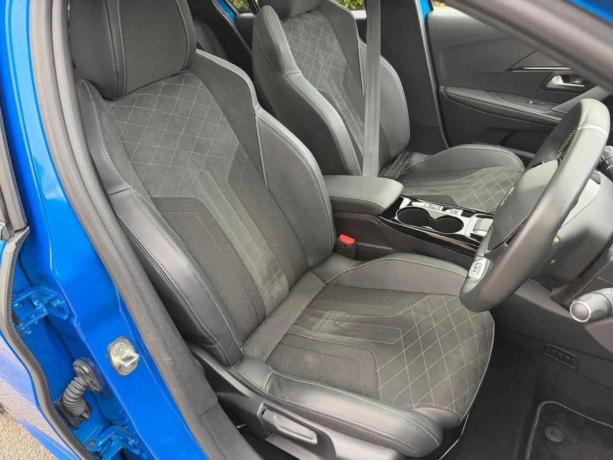 Peugeot E-208 Image 10