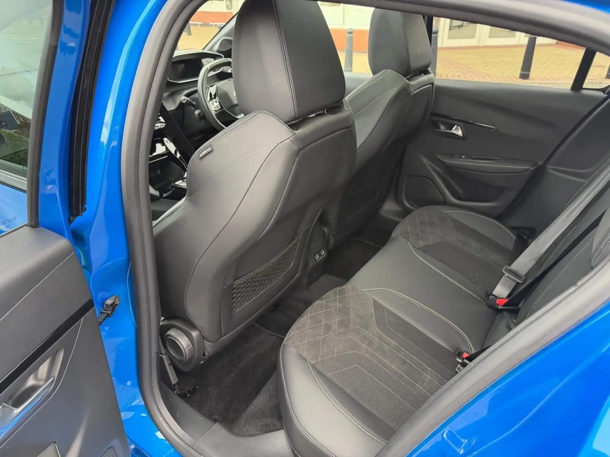 Peugeot E-208 Image 11