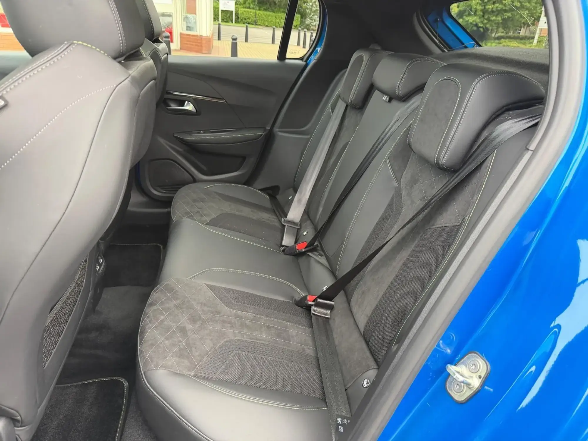 Peugeot E-208 Image 12