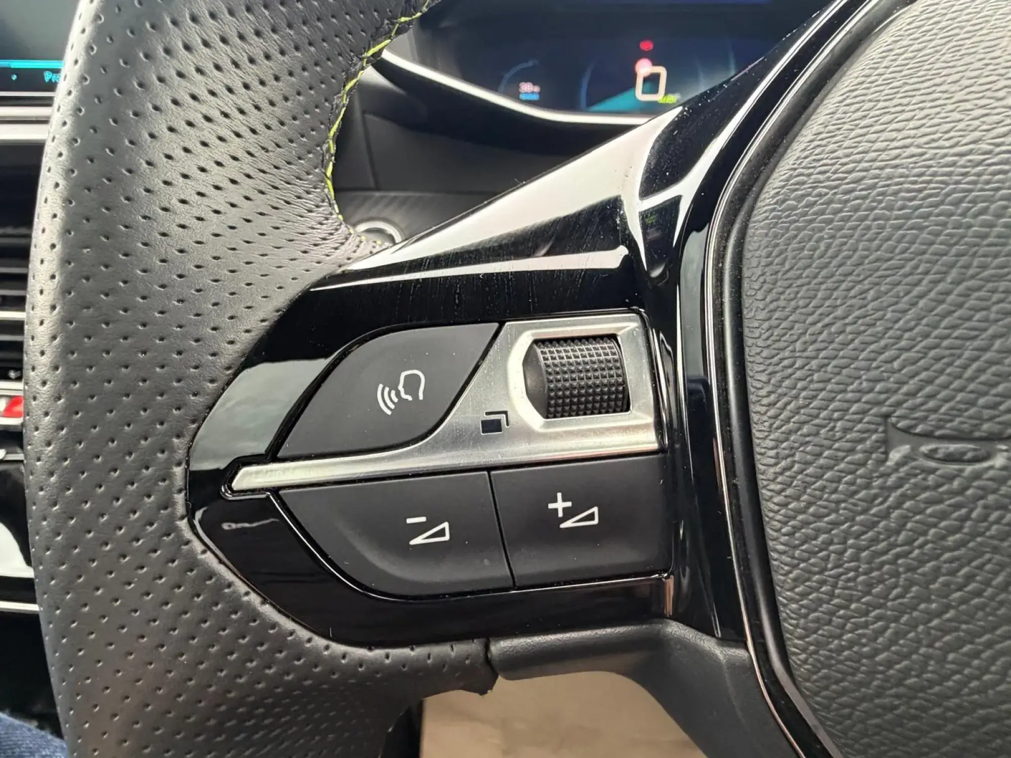 Peugeot E-208 Image 16