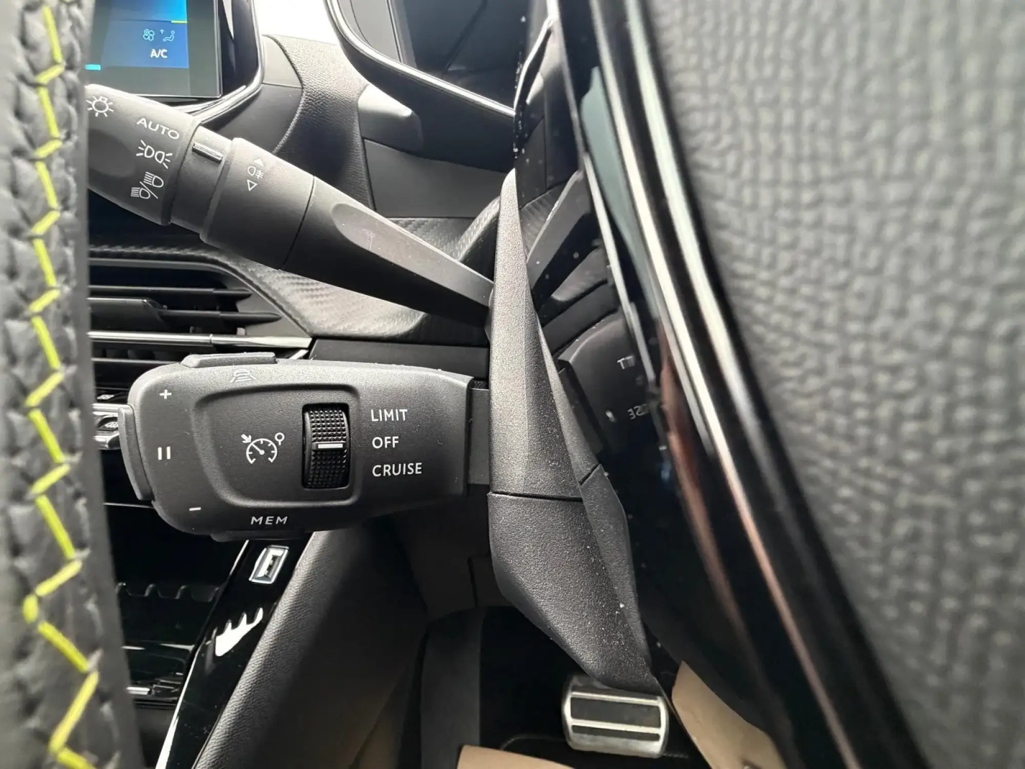 Peugeot E-208 Image 18