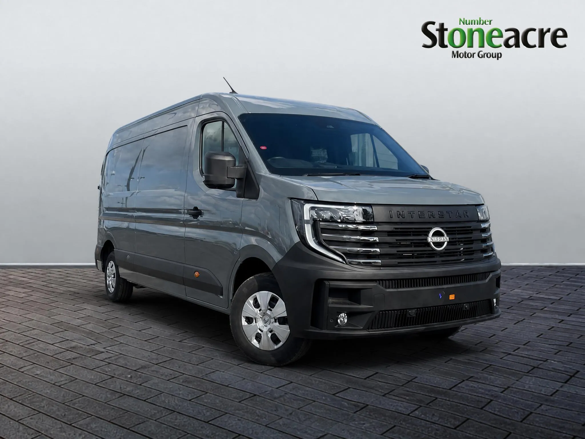 Nissan Interstar undefined 2.0 dCi 35 Tekna L3 Medium Roof Euro 6 (s/s) 4dr