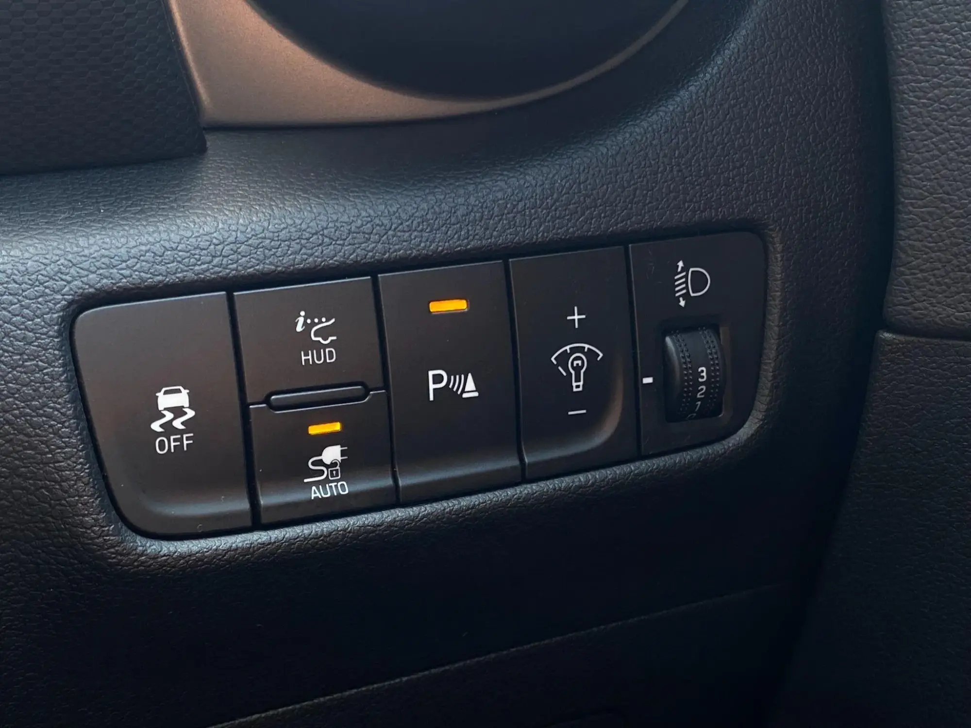 Hyundai KONA Electric Image 19